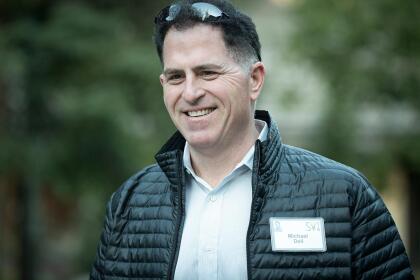 <b>Puesto 8. Michael Dell, 100 millones de dólares.</b> El fundador y CEO de Dell Technologies ha puesto capital en la investigación para el desarrollo de una vacuna contra el coronavirus. Las donaciones que ha realizado corresponden al <b>0.35%</b> de su fortuna total. <br>