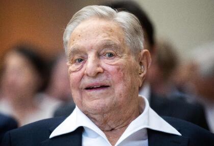 <b>Puesto 4. George Soros, 130 millones de dólares.</b> El inversionista y creador de la fundación Open Society ha hecho aportes para la ayuda de poblaciones vulnerables y trabajadores de bajos ingresos, entre otras causas. Las donaciones que ha realizado corresponden al <b>1,57%</b> de su fortuna total. <br>