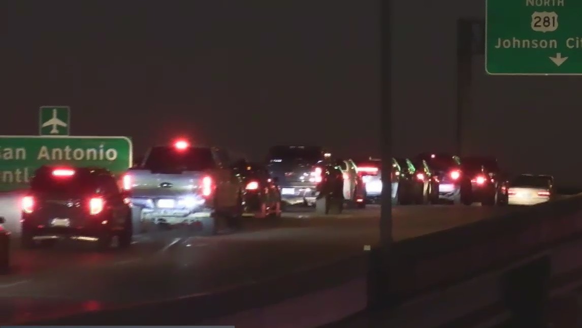 Accidente provoca el cierre de carriles en la autopista 281 al sur de San Antonio Video