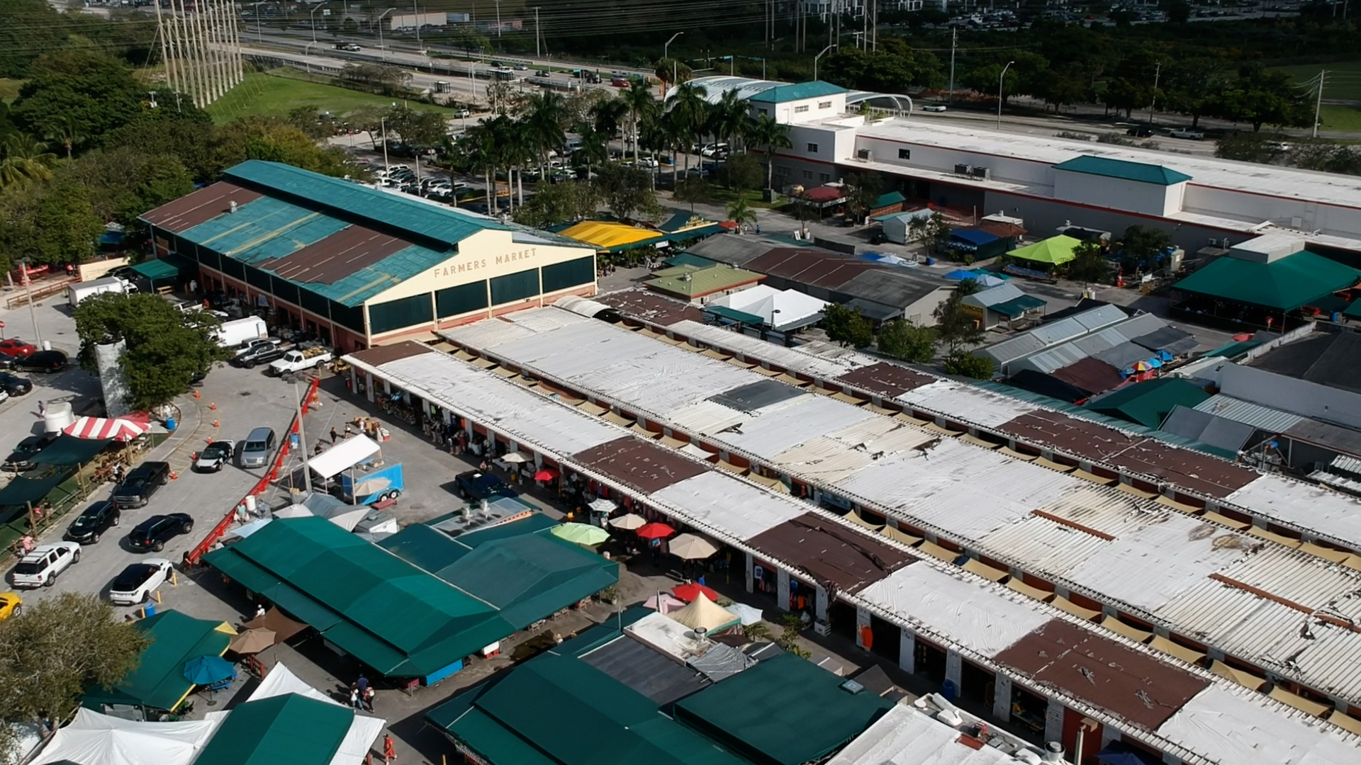 Así es el Redland Market Village, un mercado de pulgas considerado como