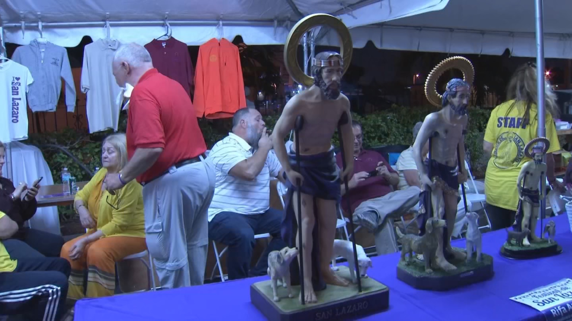 Fieles cubanos celebran el día de San Lázaro en Miami | Fotos