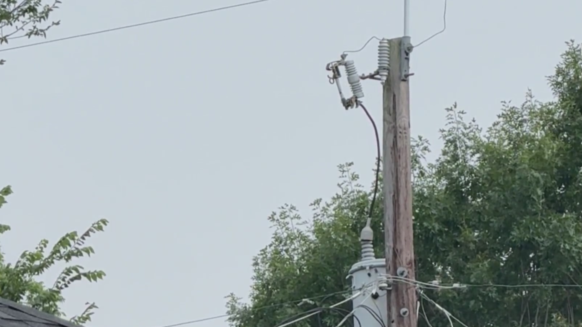 Varias viviendas en Garland siguen sin energía tras el tiempo severo de