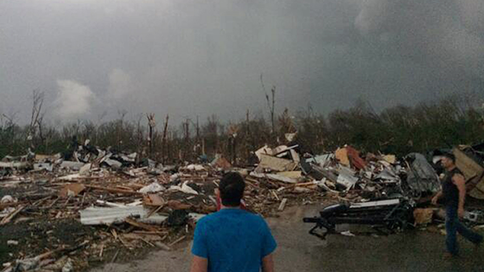 Captado en video el momento en que un tornado toca tierra en Arkansas