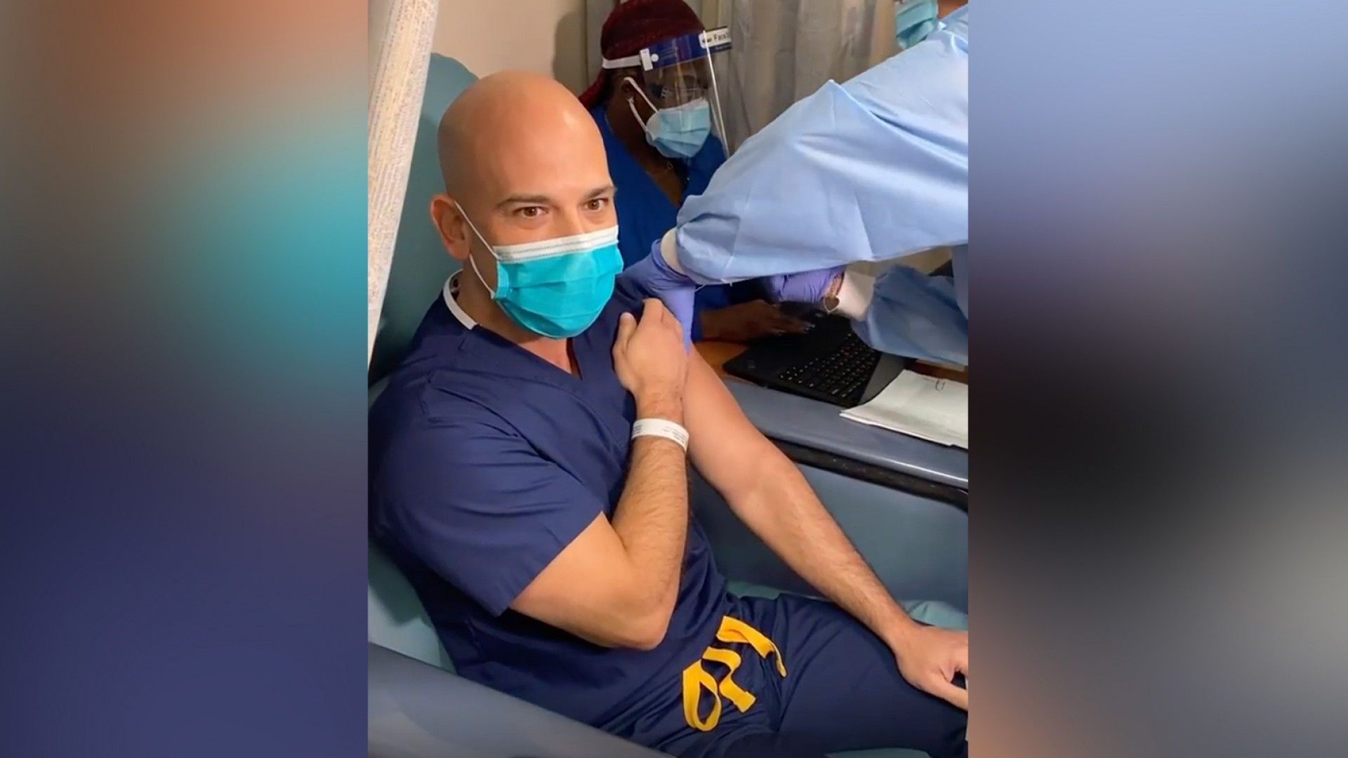 El Dr. Juan se vacuna contra el covid19. Así fue su experiencia y la