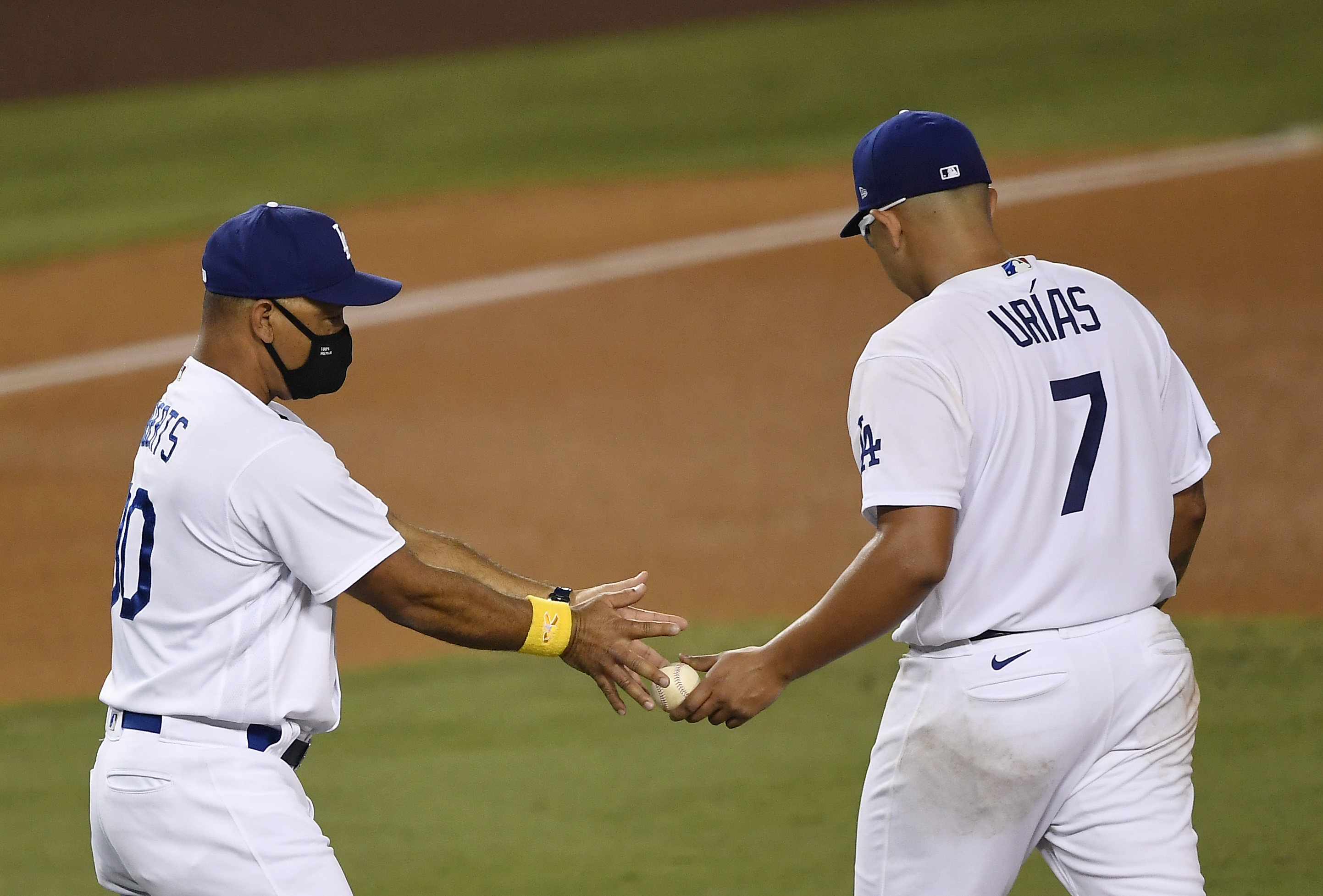 Mala noche de Urías, historia para Tatis Jr. y Kremer Deportes MLB