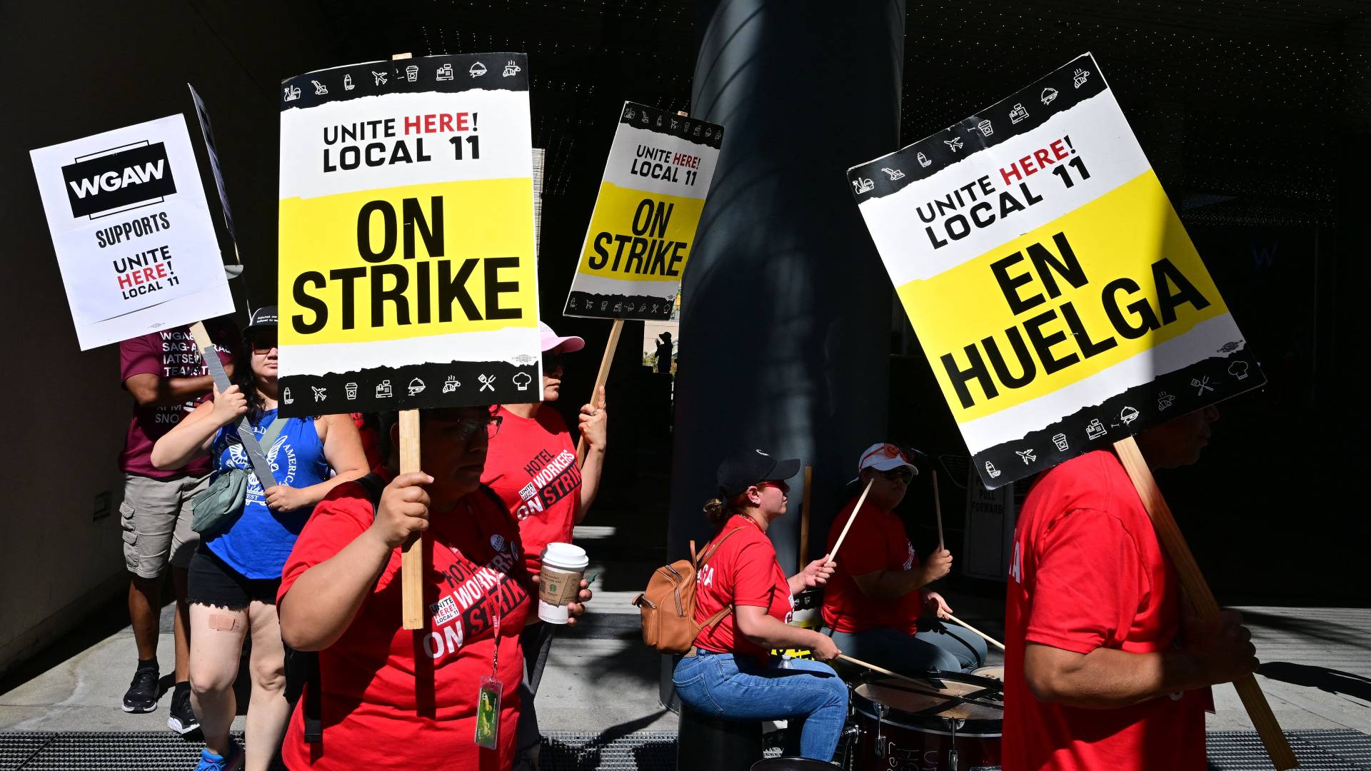 Trabajadores de hoteles recibirán apoyo para seguir en huelga Video