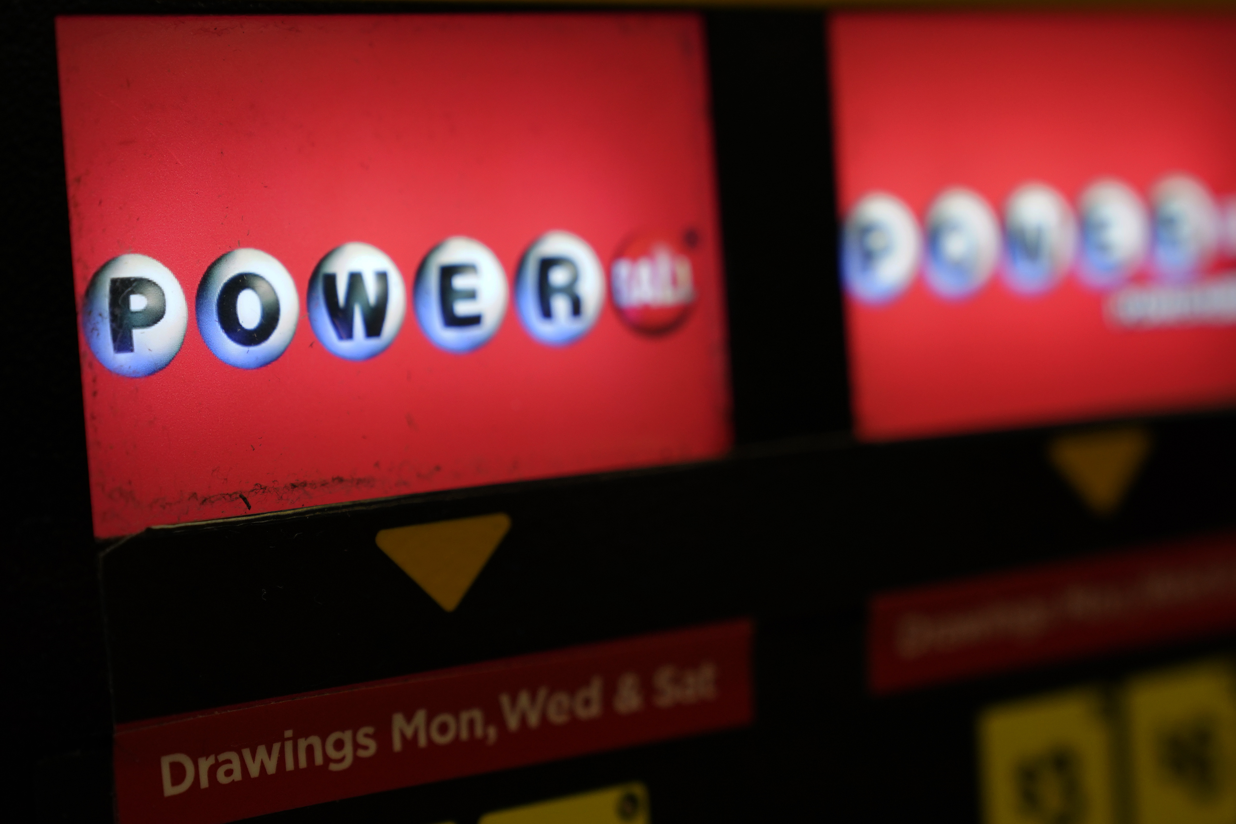 Un premio de 1 millón de dólares y otro de 100,000 el Powerball deja