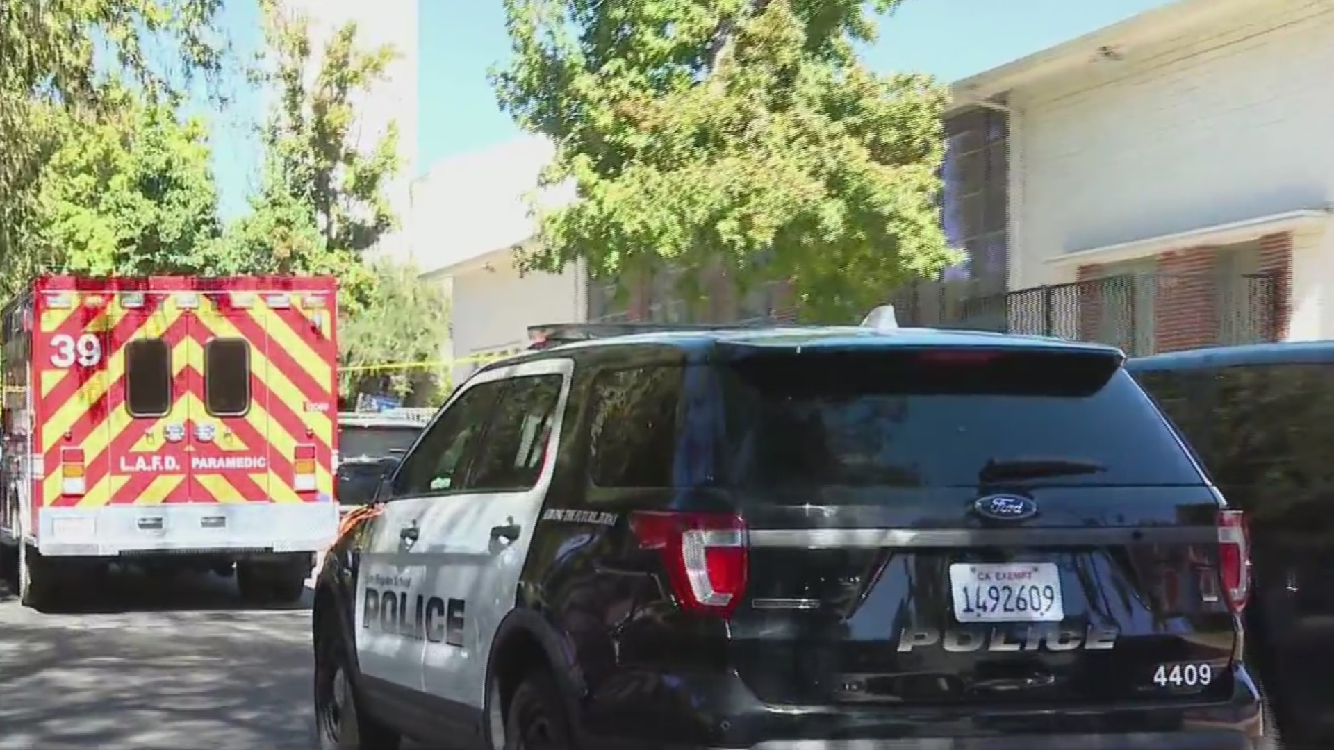 Aumenta seguridad en preparatoria de Van Nuys tras apuñalamiento de