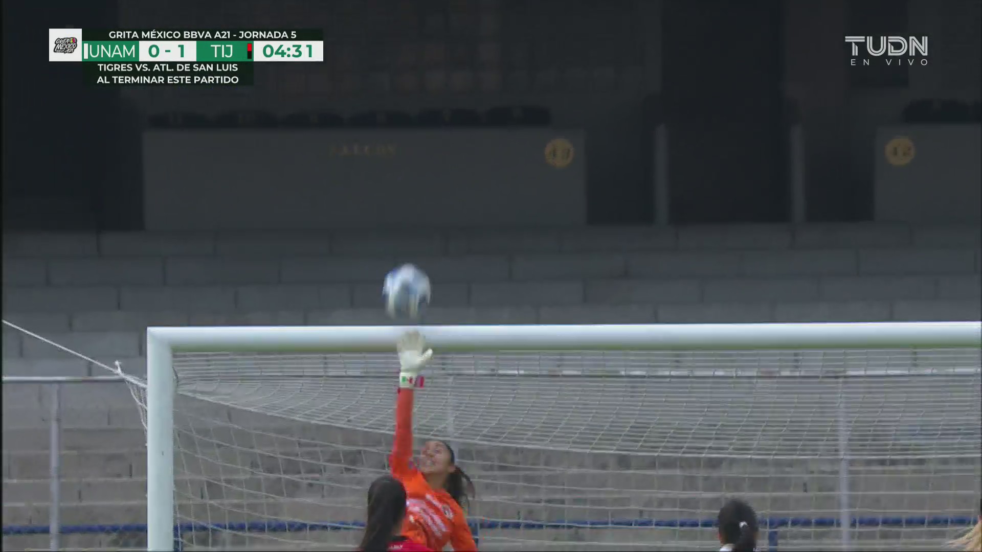 ¡Por poco es un golazo! Marylin Díaz estrella el balón en el travesaño