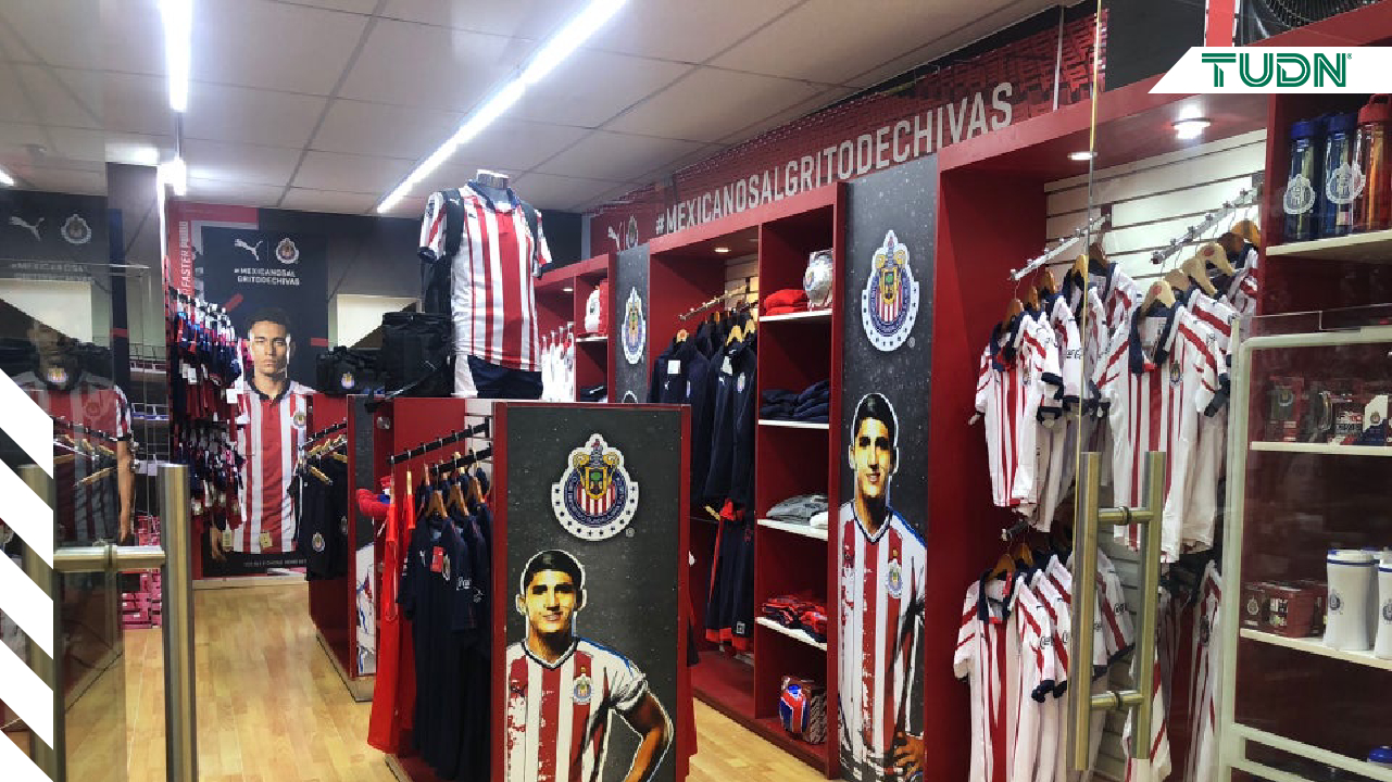 Tienda Chivas promociona productos del América en su cuenta