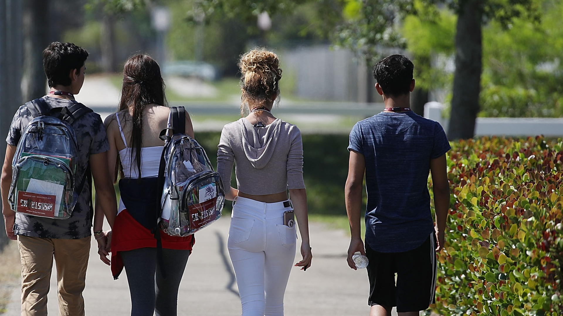 Hispanos reaccionan al cierre de escuelas en el Distrito Escolar