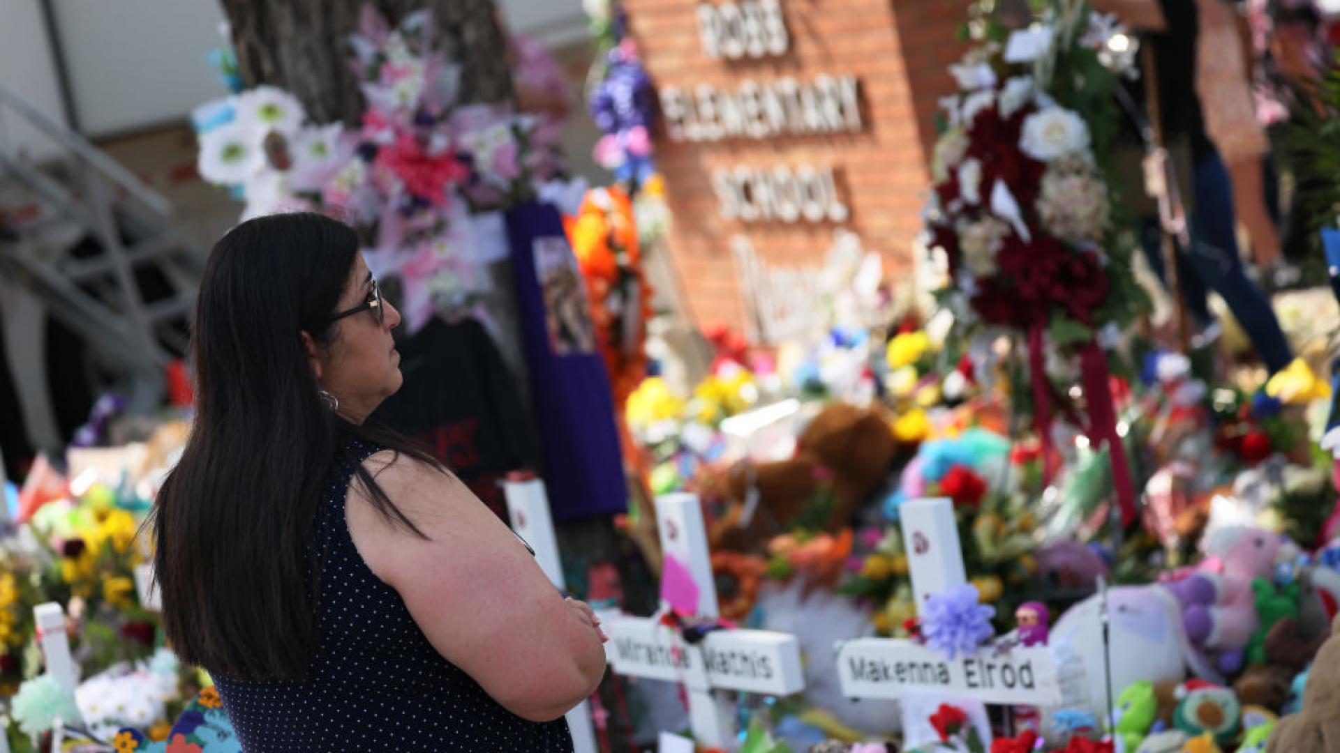 Maestra cerró la puerta de la escuela pero el seguro no funcionó y al