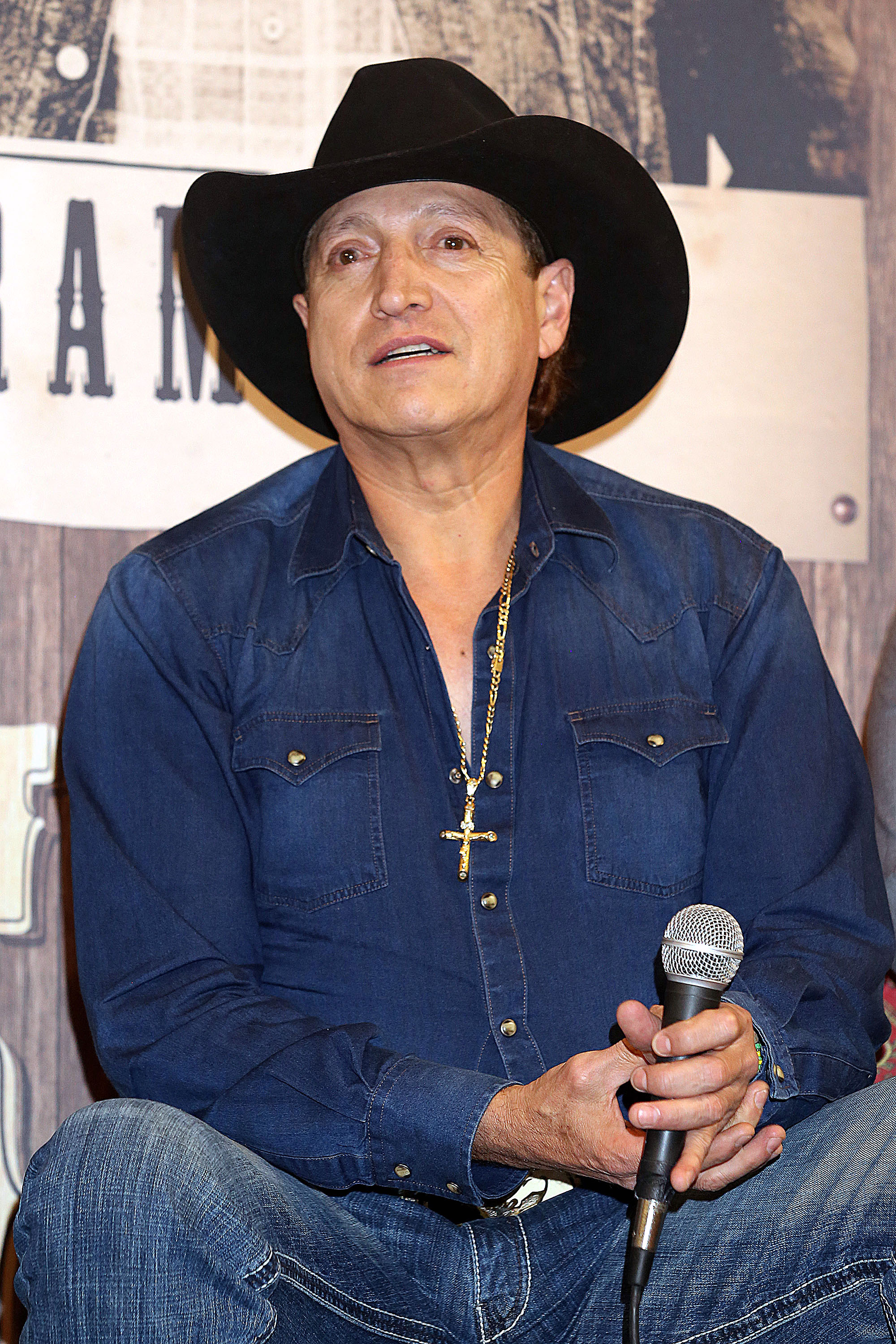 Bronco no le teme a los atentados porque su seguridad está "súper  reforzada" | Univision Famosos | Univision