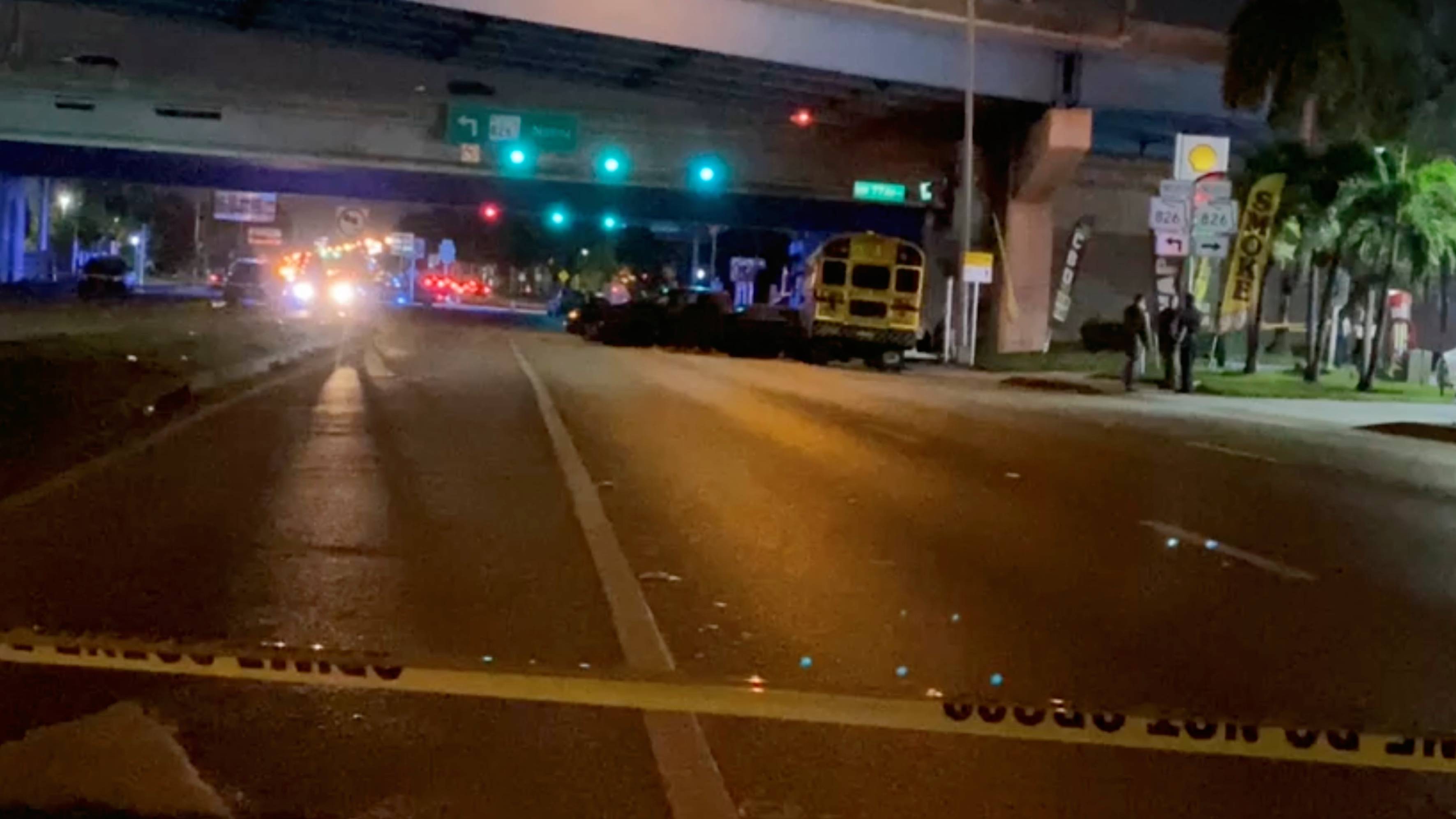 muere un peaton y un conductor resulta herido en aparatoso accidente en hialeah gardens univision 23 miami wltv univision