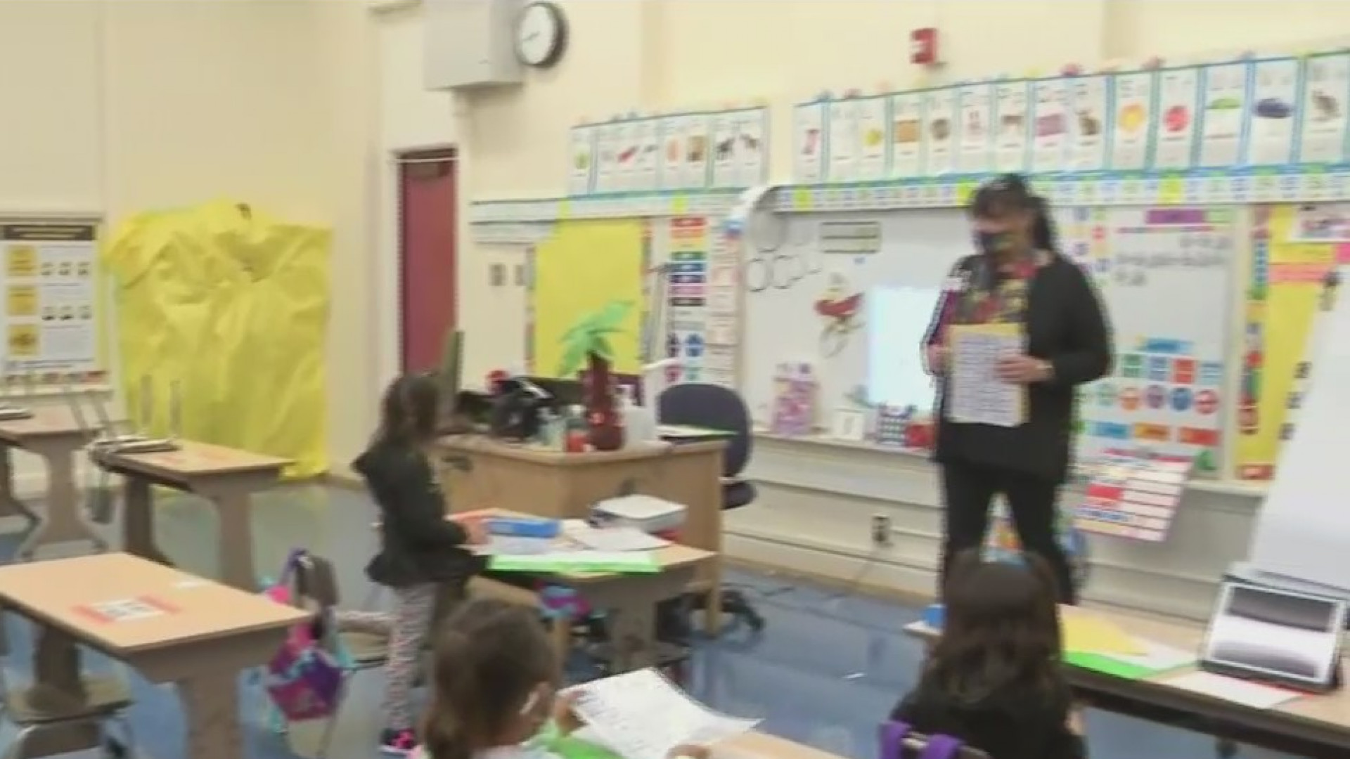 Se preparan para el regreso a clase, más estudiantes del Distrito