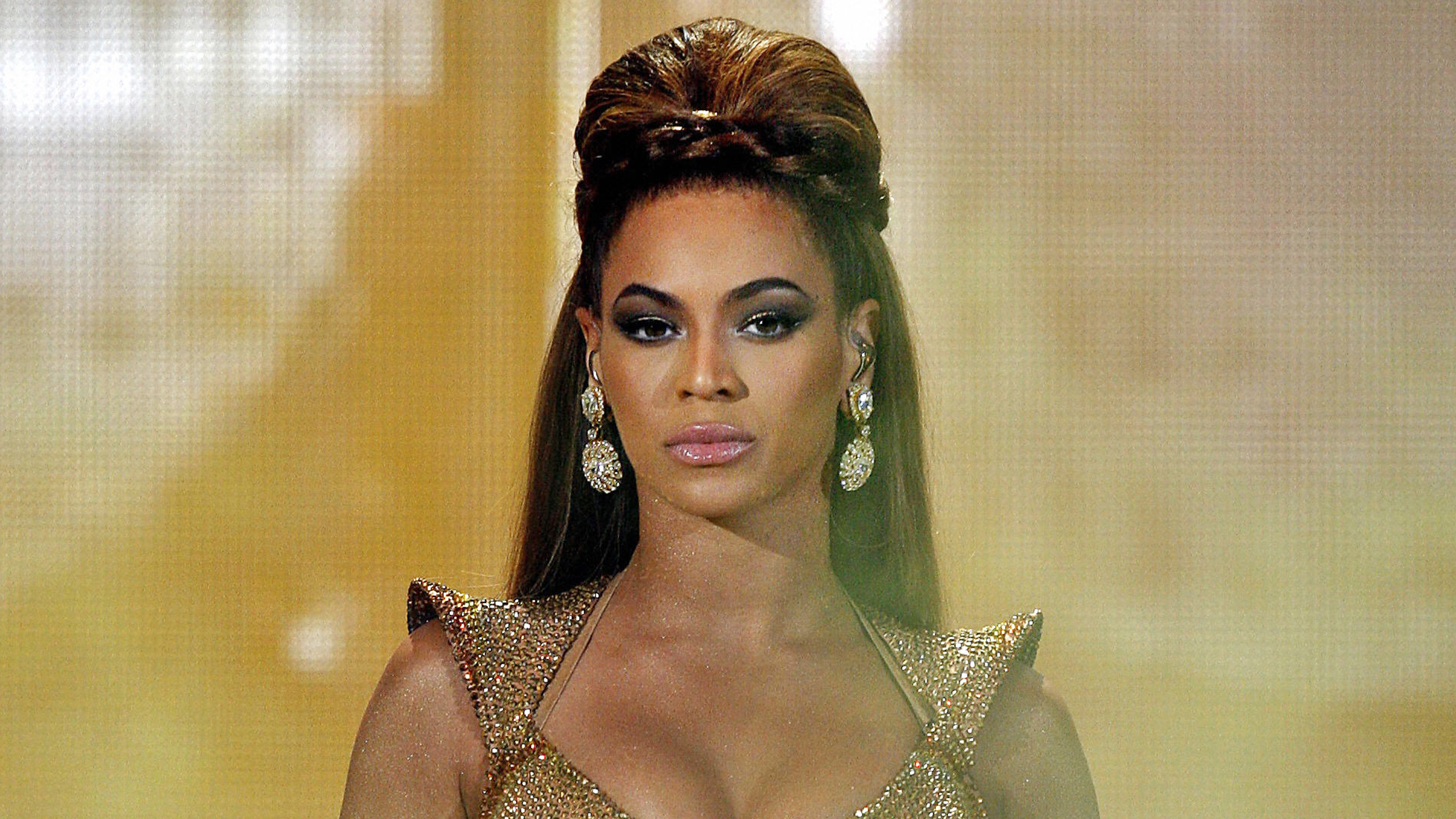 Beyoncé está harta del abuso policiaco, una "plaga de injusticia en  nuestras comunidades" | Estaciones de Radio Música | Univision