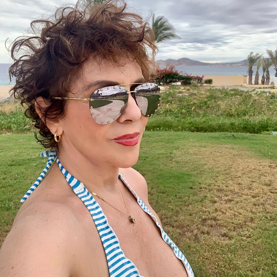 Rebecca Jones impacta con foto en bikini a sus 62 años | Las Estrellas Home Lo Último | Las