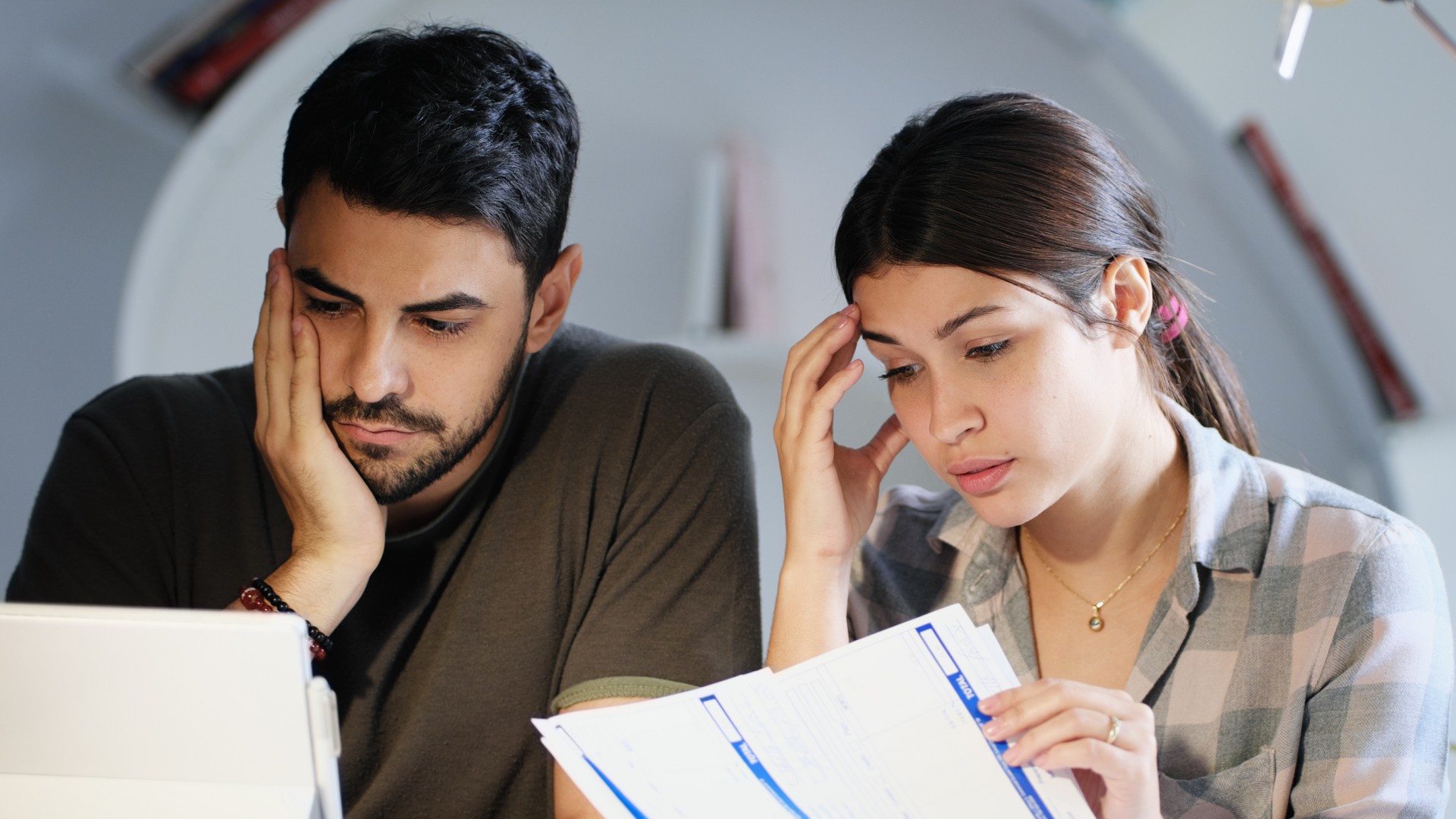 Esta es la lamentable práctica que afecta las finanzas de una pareja ...