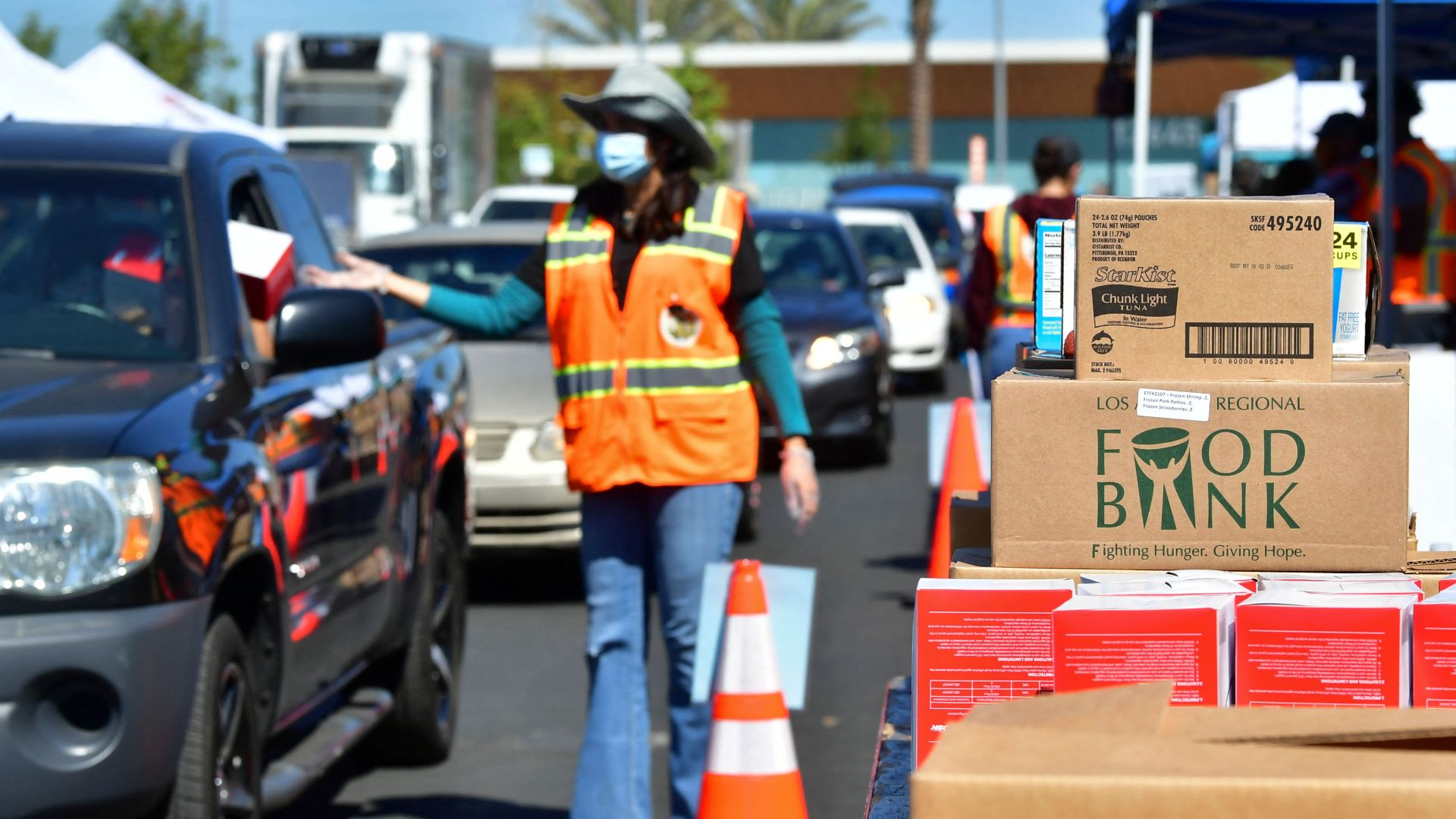 Familias de Baldwin Park reciben comida gratis en medio de la crisis inflacionaria que vive