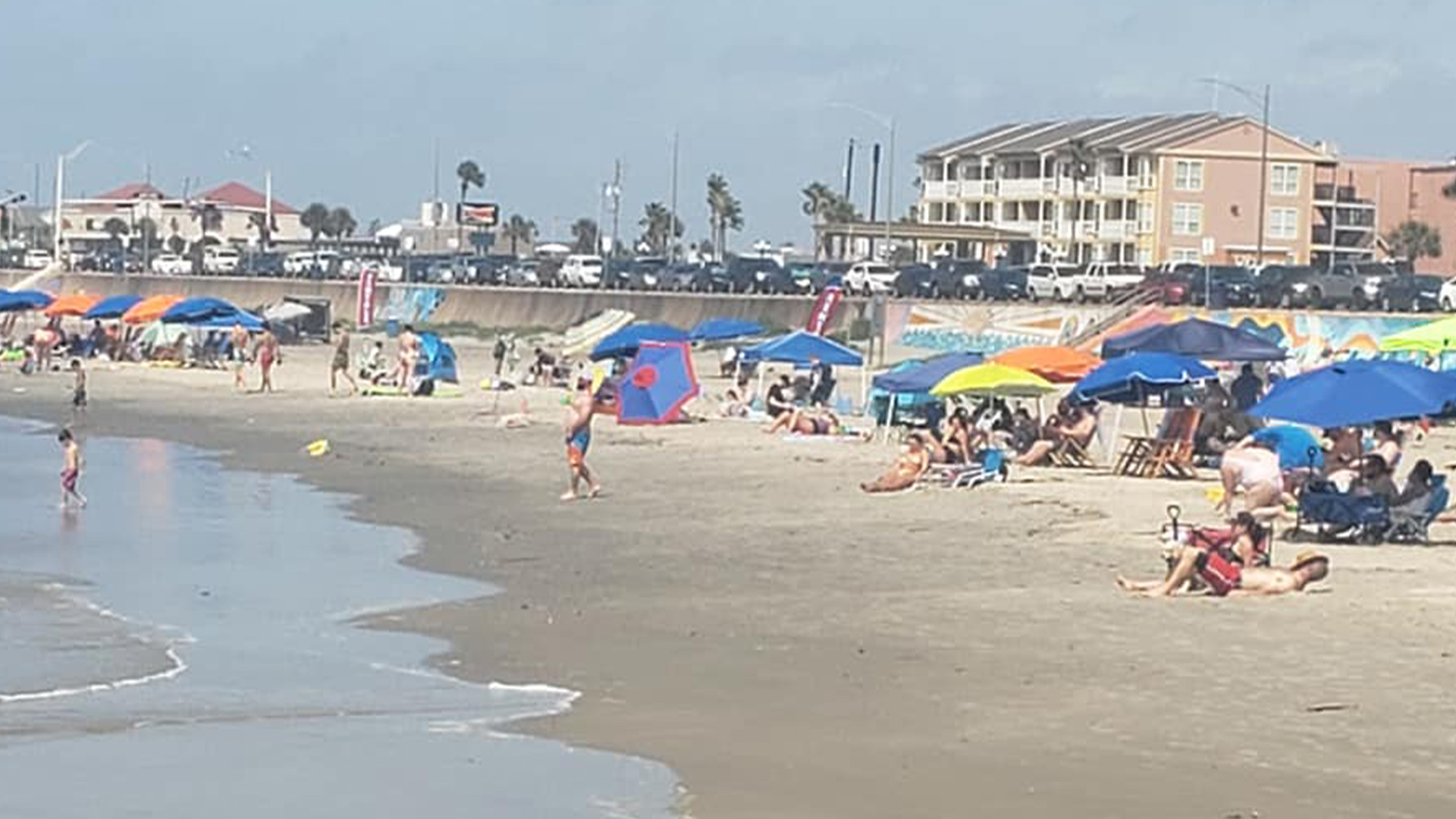 Así lucen las playas de Galveston el fin de semana de Memorial Day