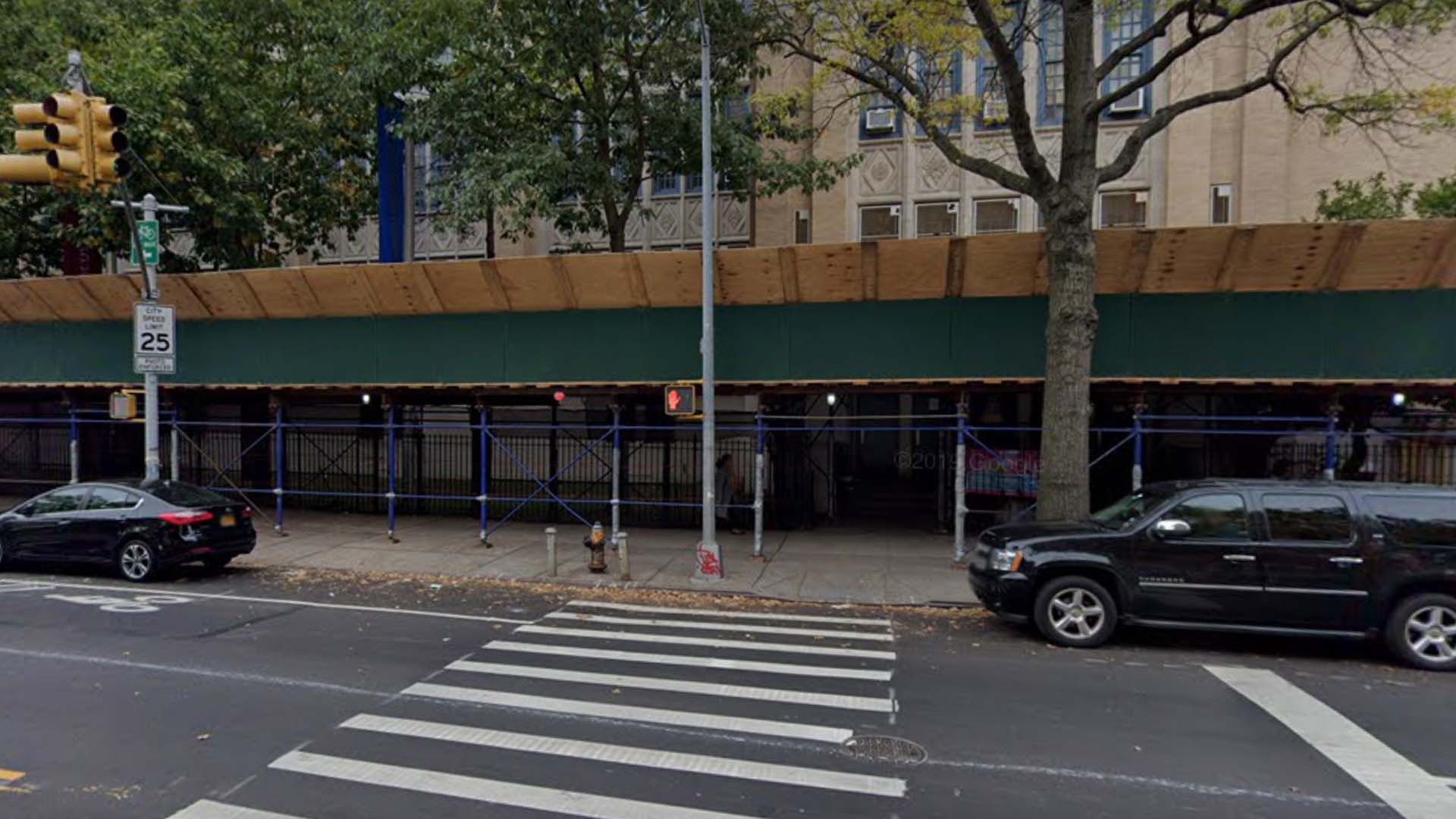 Adolescente de 14 años es apuñalado en la escuela Walton High School