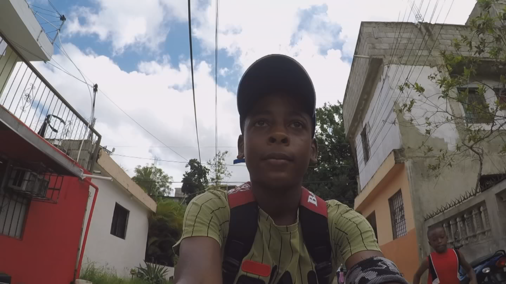 Ayuda de Impacto Niño repartidor de comida sueña ser beisbolista profesional Shows Primer