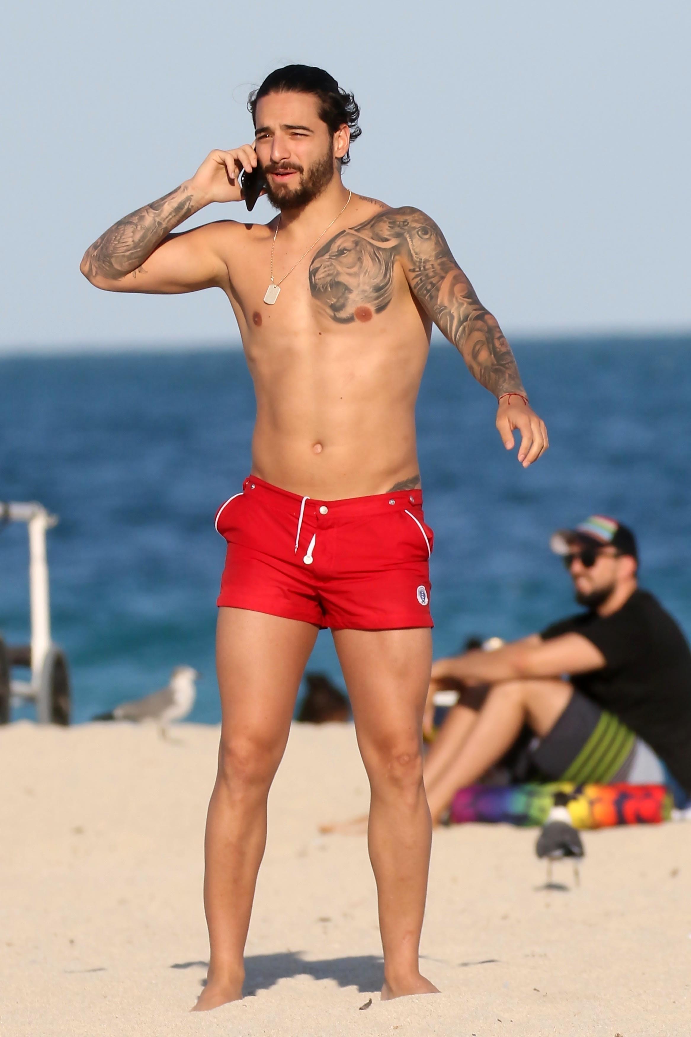 Maluma quería con Selena Gómez pero ella lo rechazó y sabemos por qué |  Premios Juventud | Univision