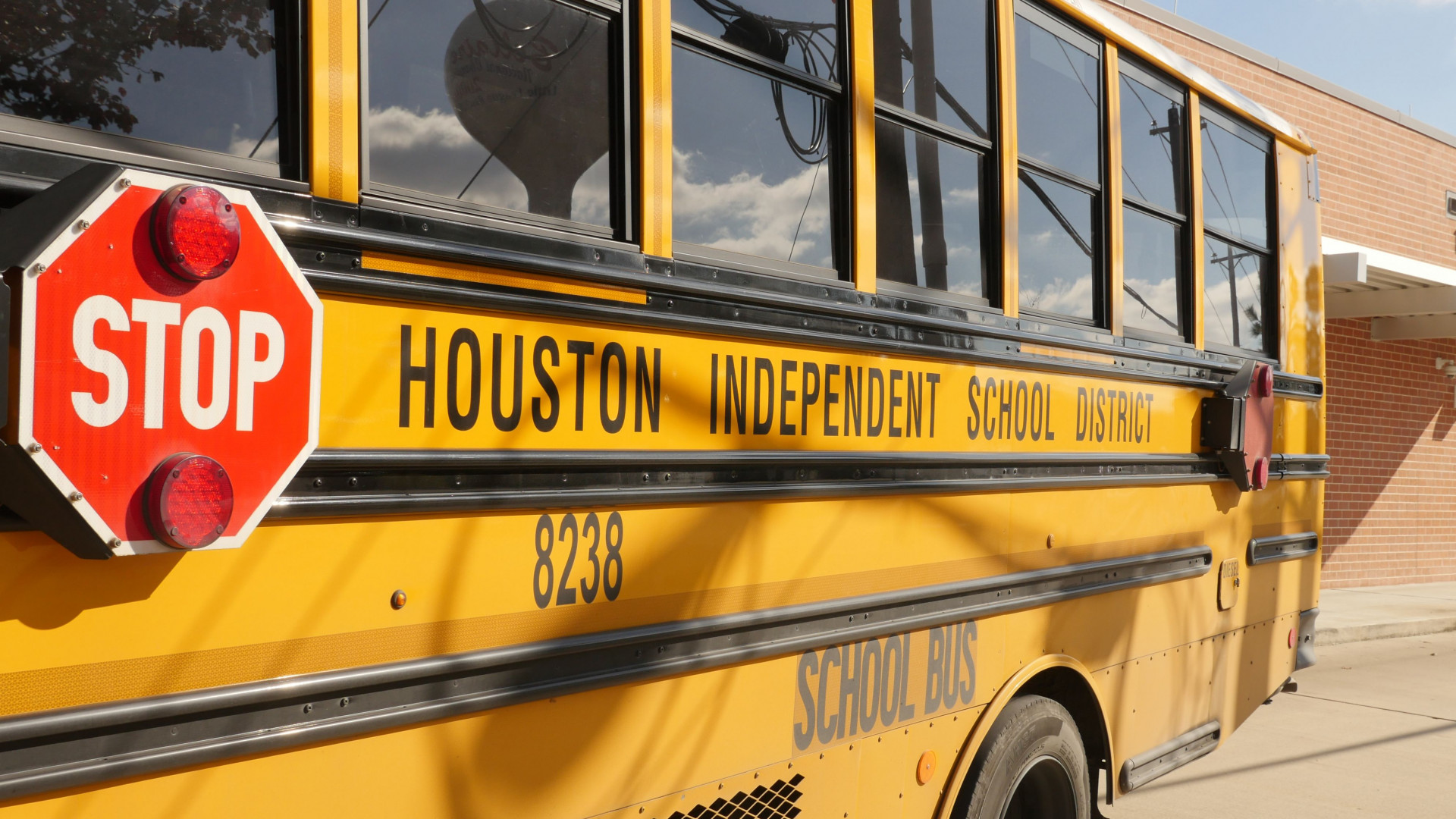 Houston ISD busca trabajadores en diversas ramas y realizará una feria