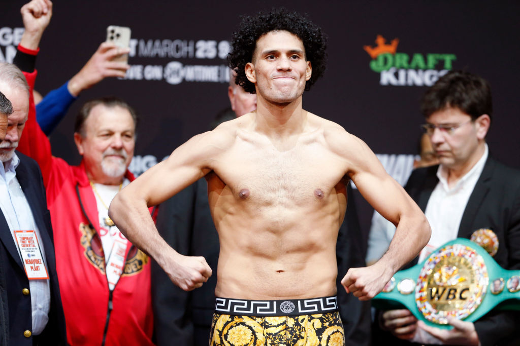 David Benavidez lanza reto directo contra Canelo Álvarez en redes