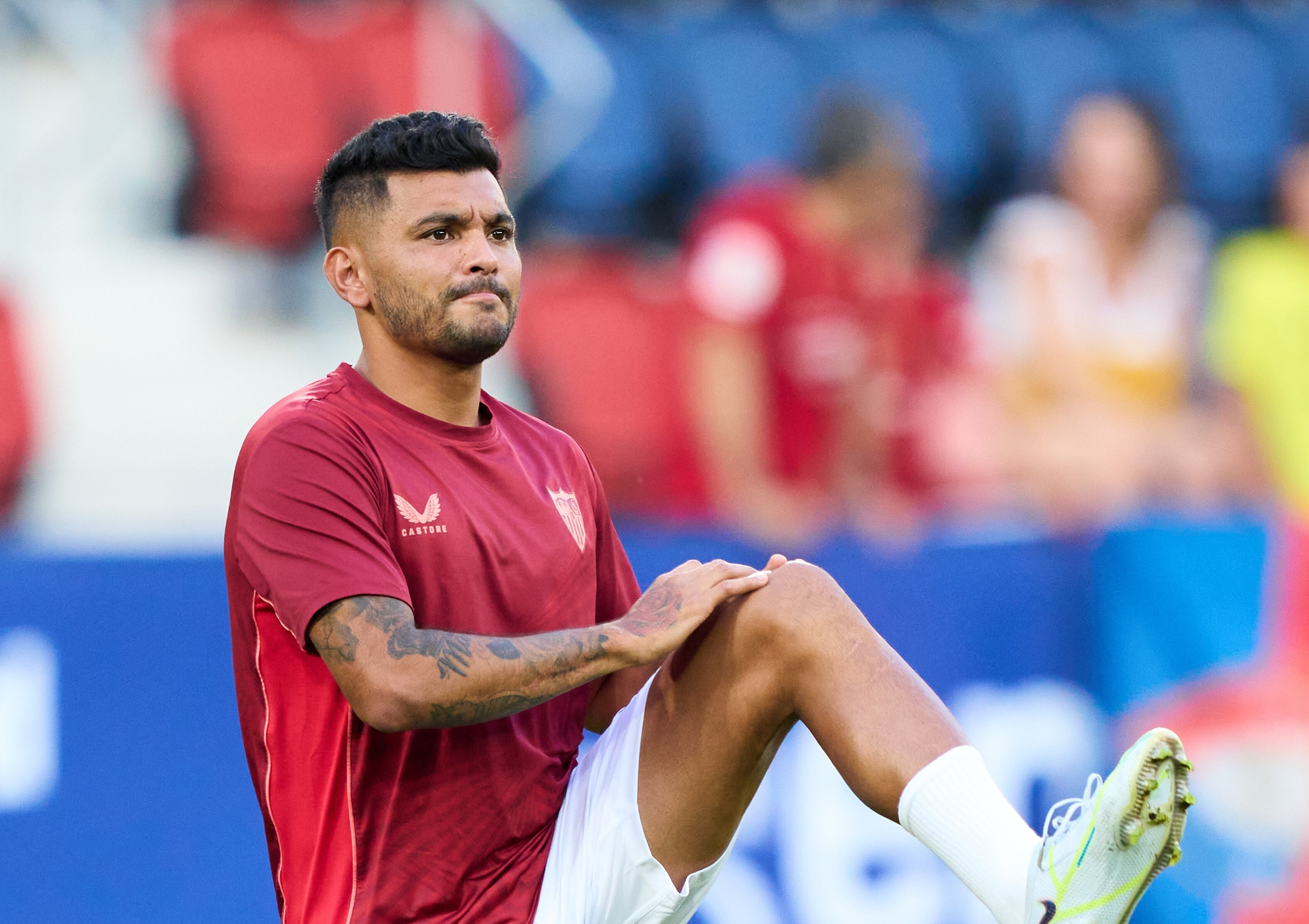 Jesús 'Tecatito' Corona regresa a entrenamientos del Sevilla tras estar