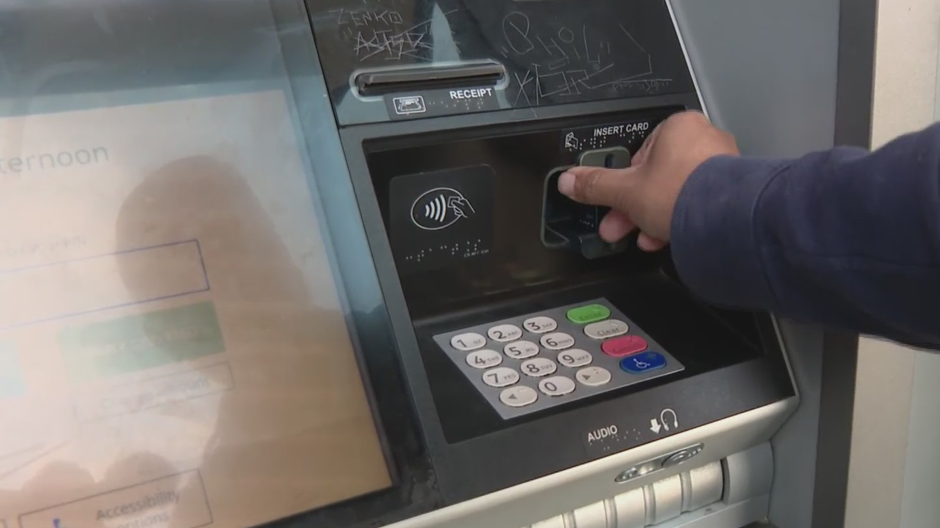 Cases of credit card cloning increase: signs to identify if an ATM is safe