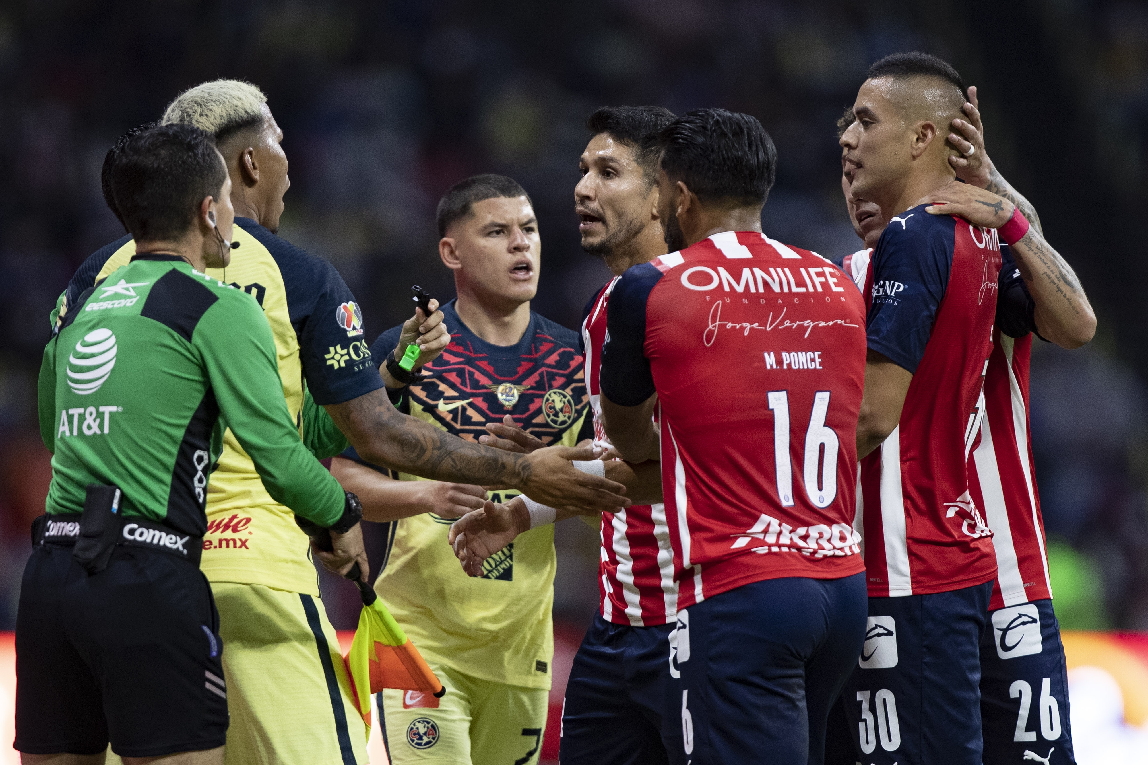 Arturo Brizio asegura que árbitro benefició a Chivas ante América con dos expulsiones no señaladas