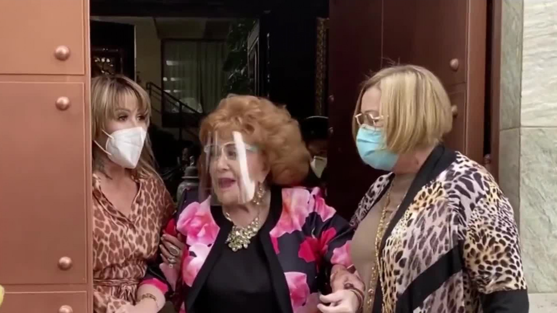 Silvia Pinal celebra sus 90 años rodeada de sus hijas Shows Primer