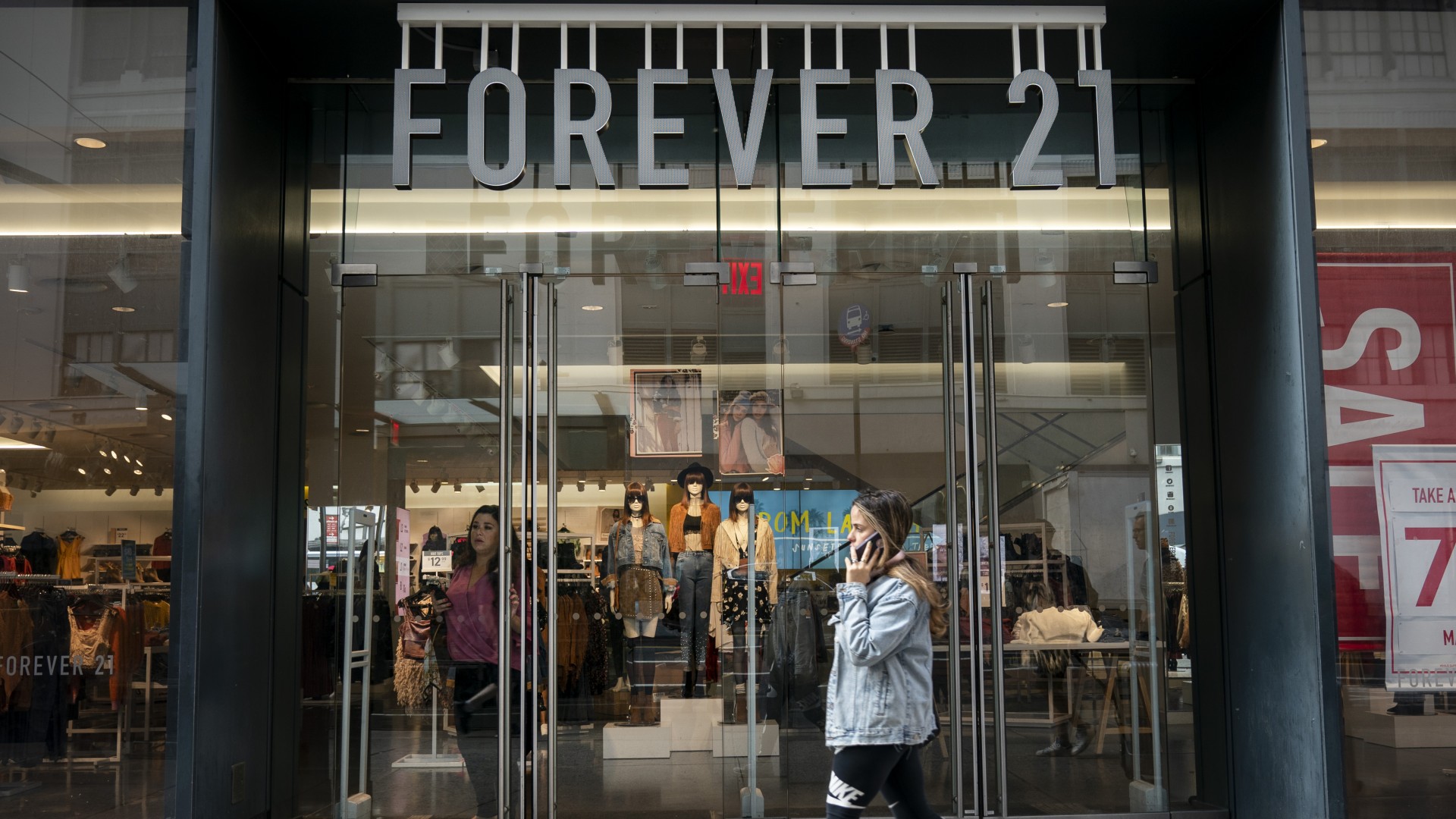 La tienda de ropa Forever 21 enfrenta problemas financieros y se declara en bancarrota