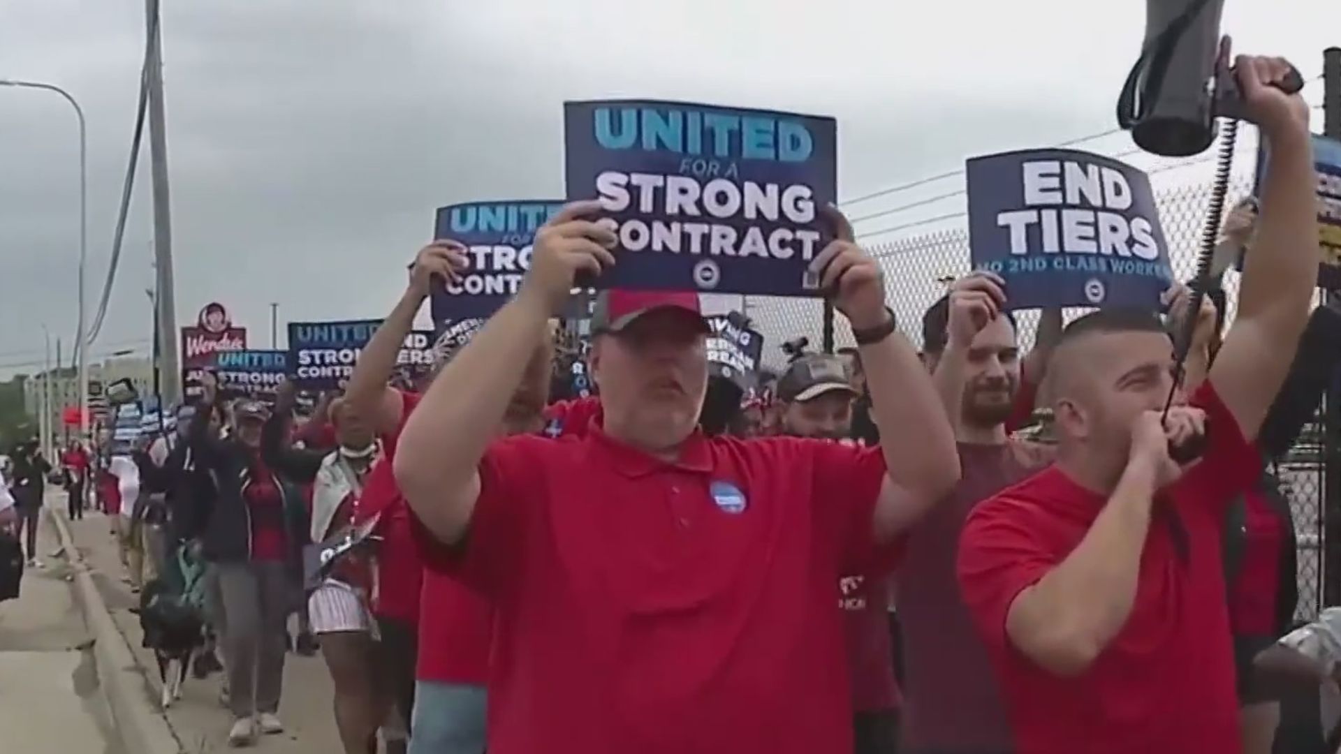 El sindicato de trabajadores de automóviles amenaza con ir a huelga la