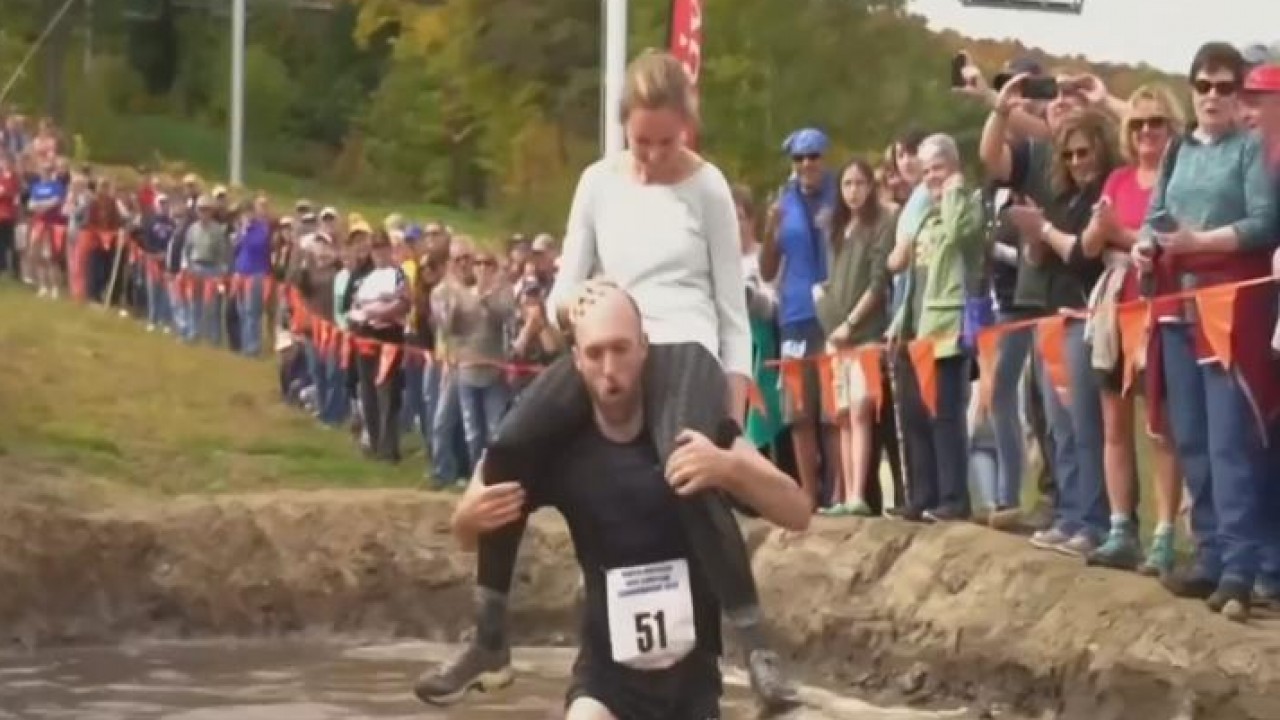 Pareja gana competencia donde el hombre debe cargar con su esposa