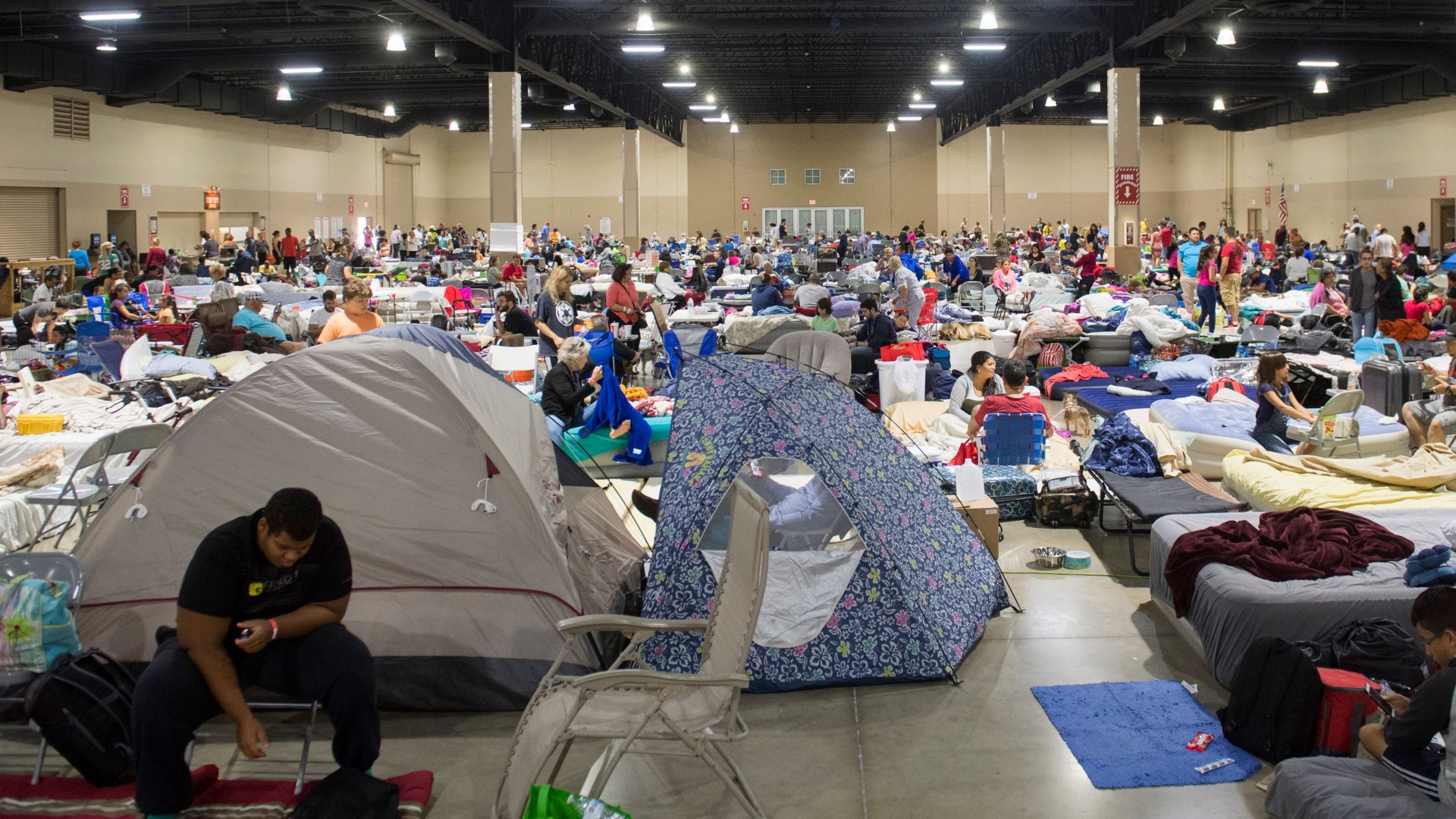 ¿Cómo funcionan y qué deben llevar a los albergues en el sur de Florida