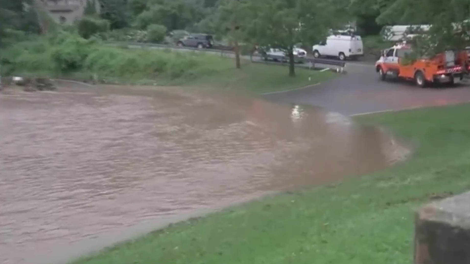 Inusual clima extremo está causando inundaciones y olas de calor en EEUU, Noticias Univision Planeta