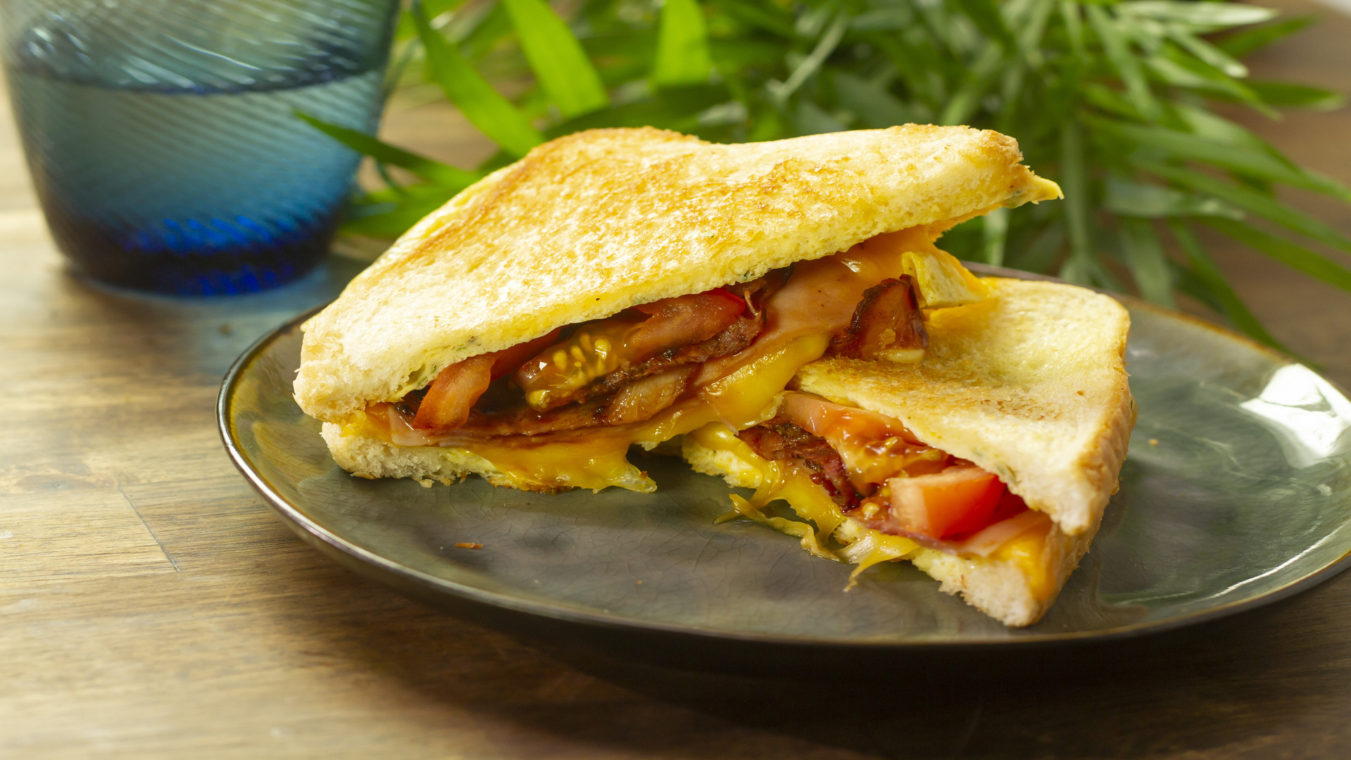 Receta de sandwich de huevo con jamón y queso Delicioso Univision