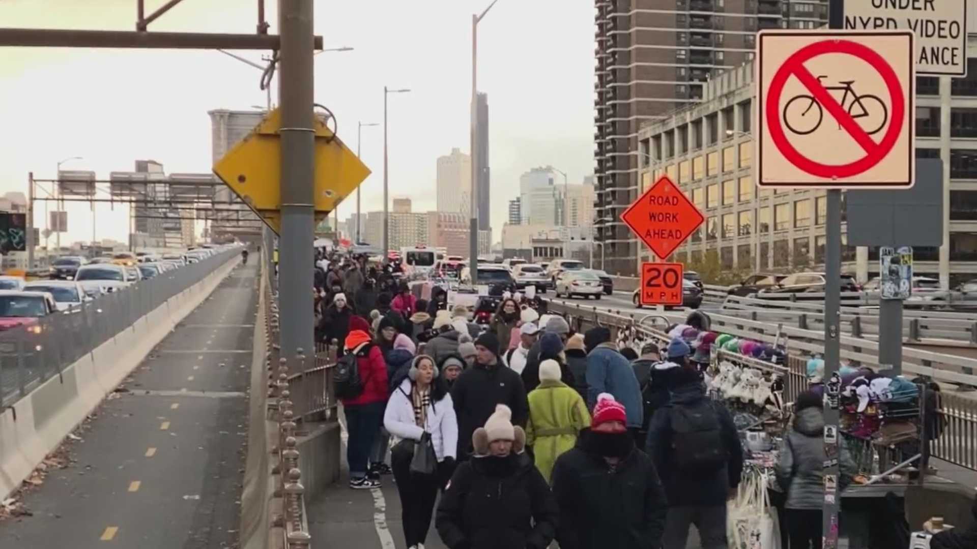 New York City seeks to evict street vendors from the Brooklyn Bridge: “It’s not fair”