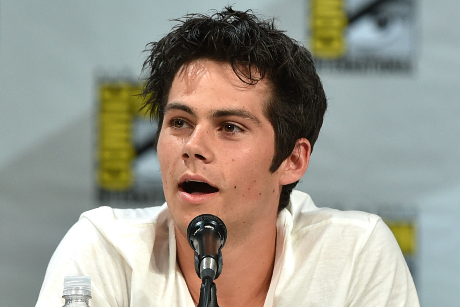 Dylan O'Brien 'muere' por Selena Gomez Canal 5 Home Series Canal5