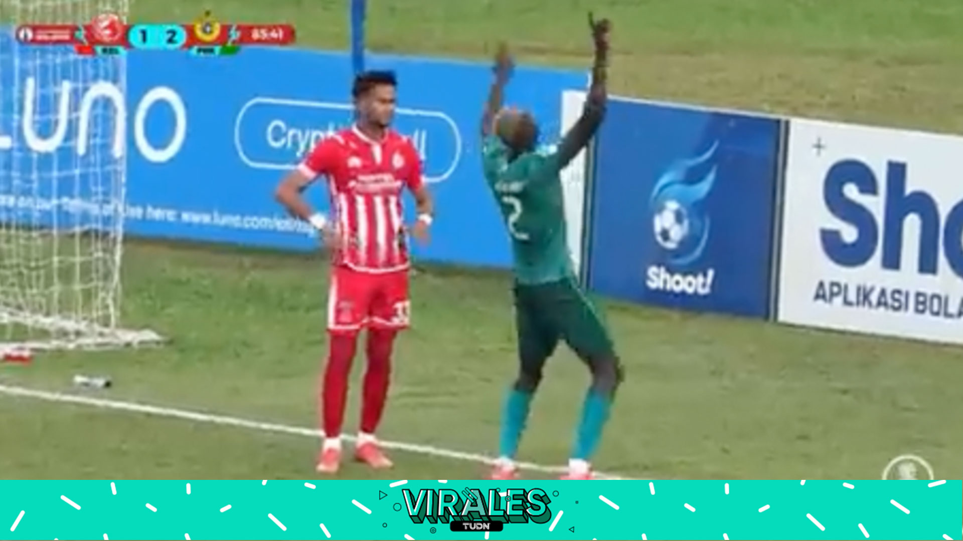 El nigeriano Sunday Afolabi monta un show en pleno juego Deportes