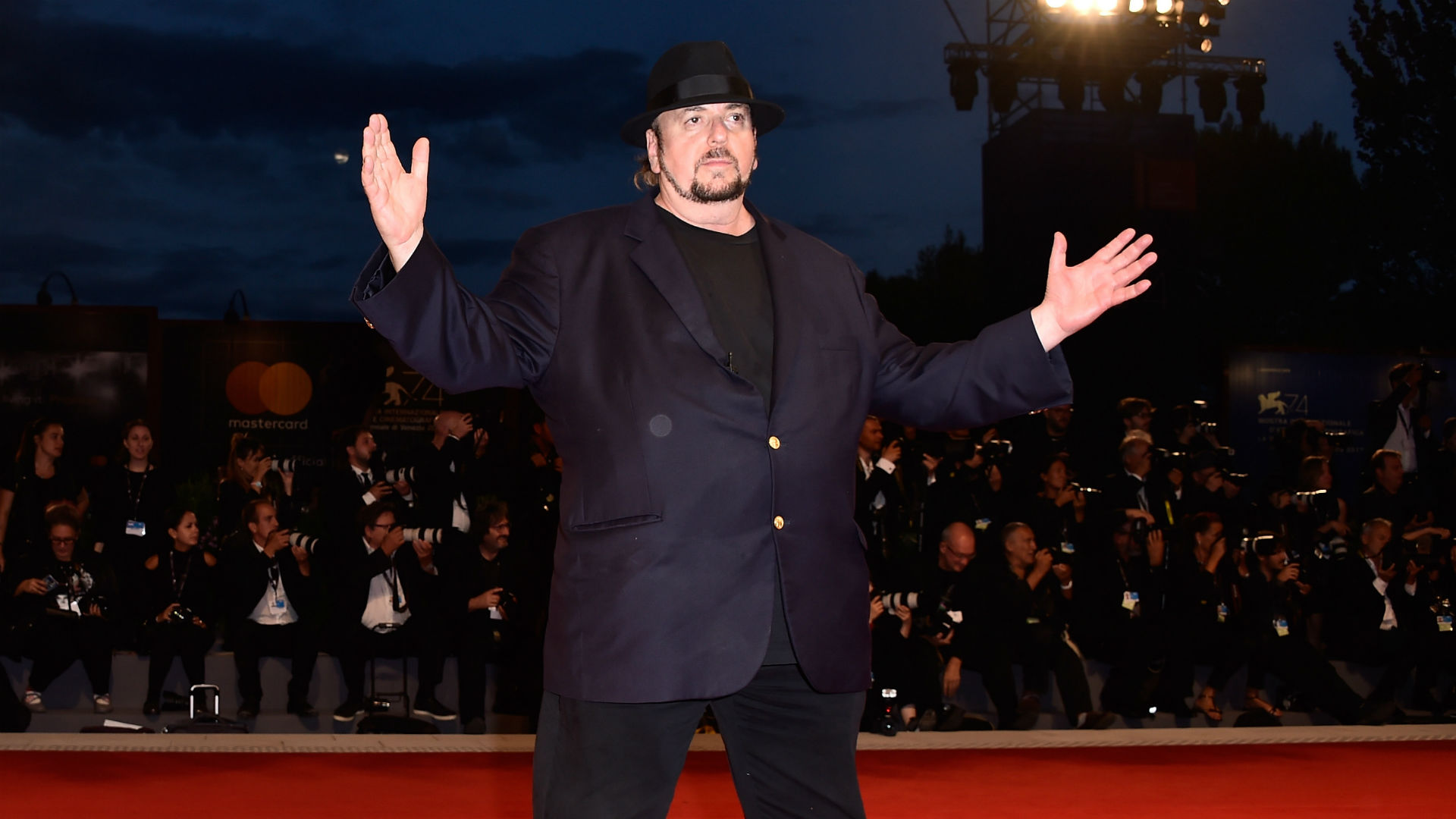 Al menos 38 mujeres acusan al guionista y director James Toback por ...