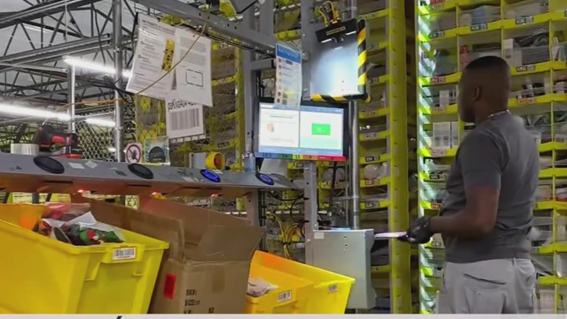 Te contamos cómo funciona este centro de distribución de Amazon en Opa