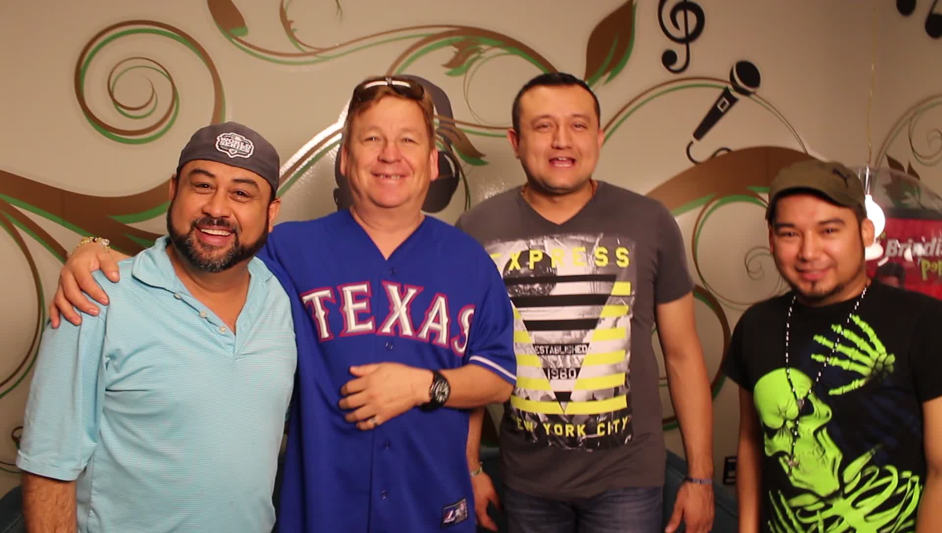 Los Traileros del Norte de visita en la 93.3FM Video Univision 45