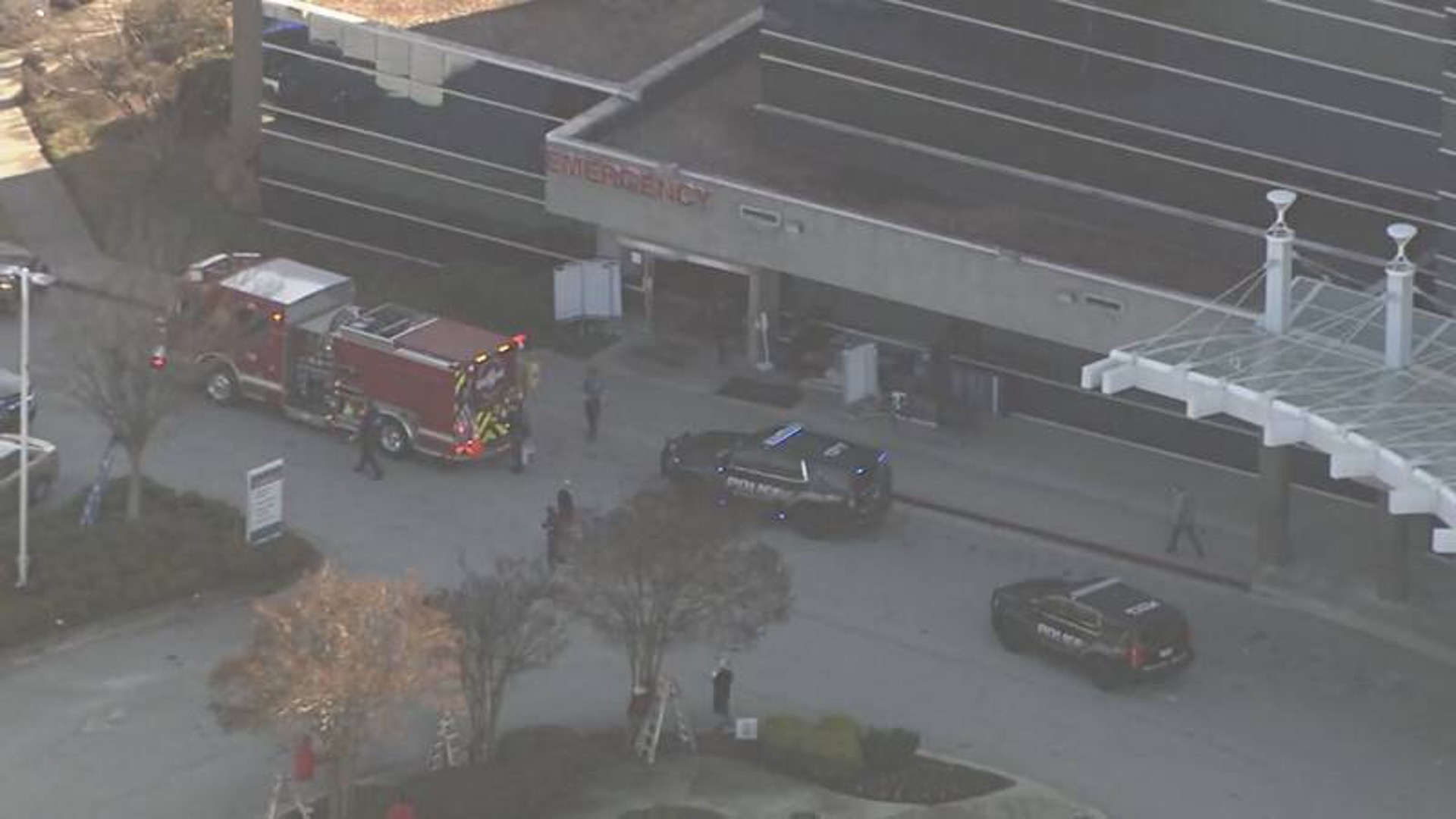 Reportan que un automóvil se estrelló con la sala de emergencias del