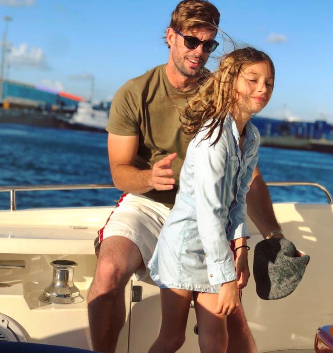 La hija de William Levy no le quería dar un beso a su papá (y todo por unas "papitas") | Univision Famosos | Univision