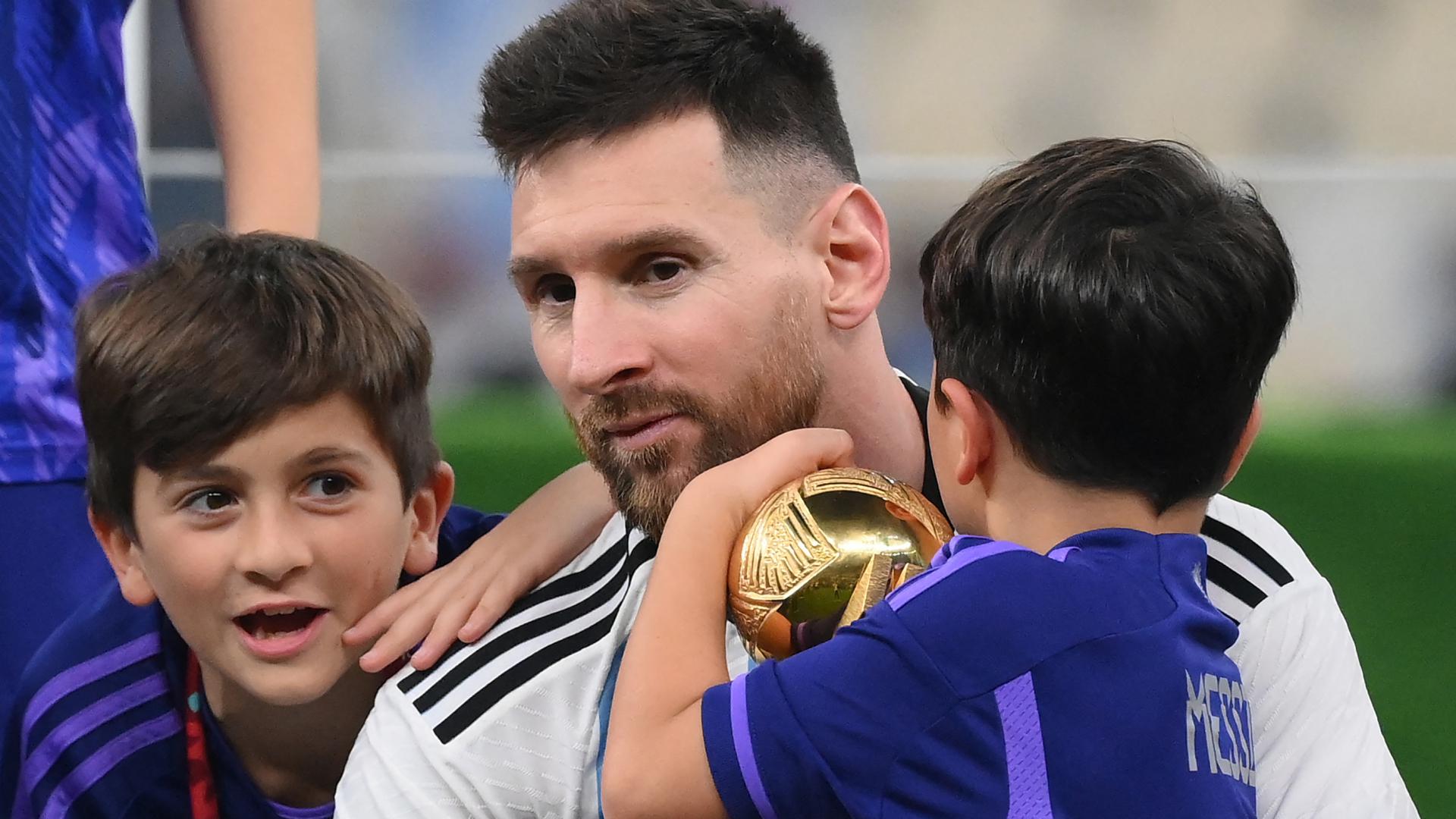 Hijos de Messi le dicen