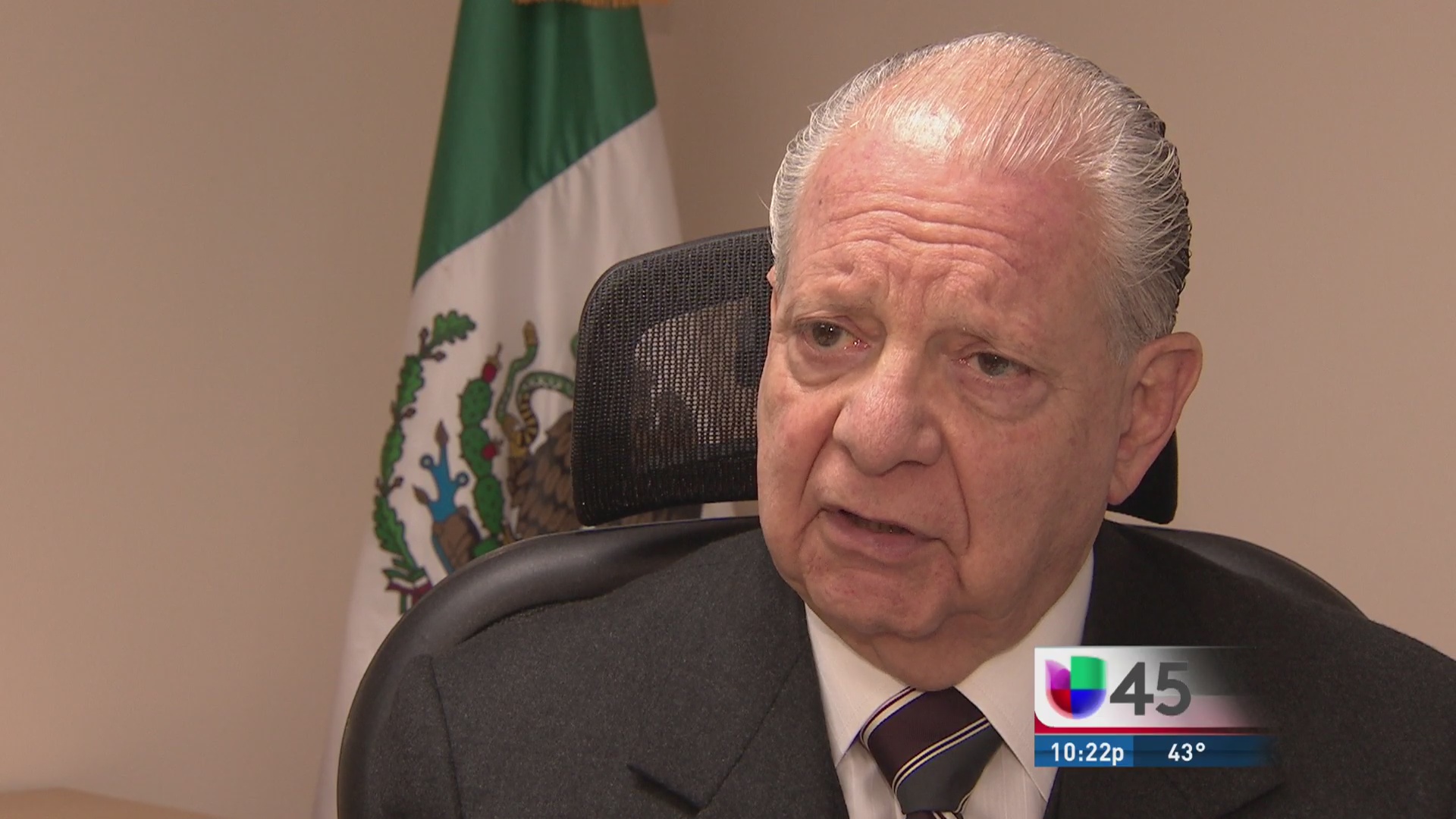 Actas de nacimiento mexicanas en los consulados Video Univision 45