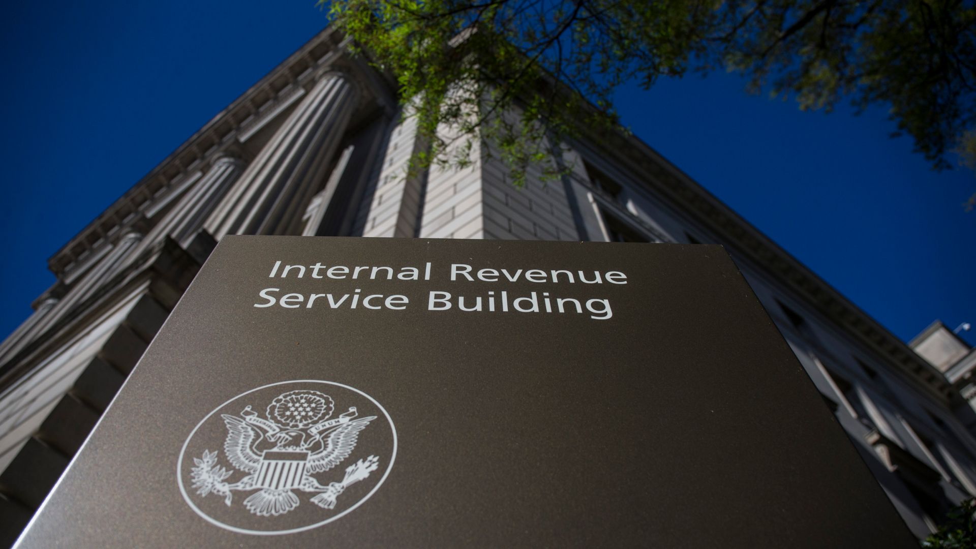 IRS announces increase in standard deductions for 2025 | Univision News Money